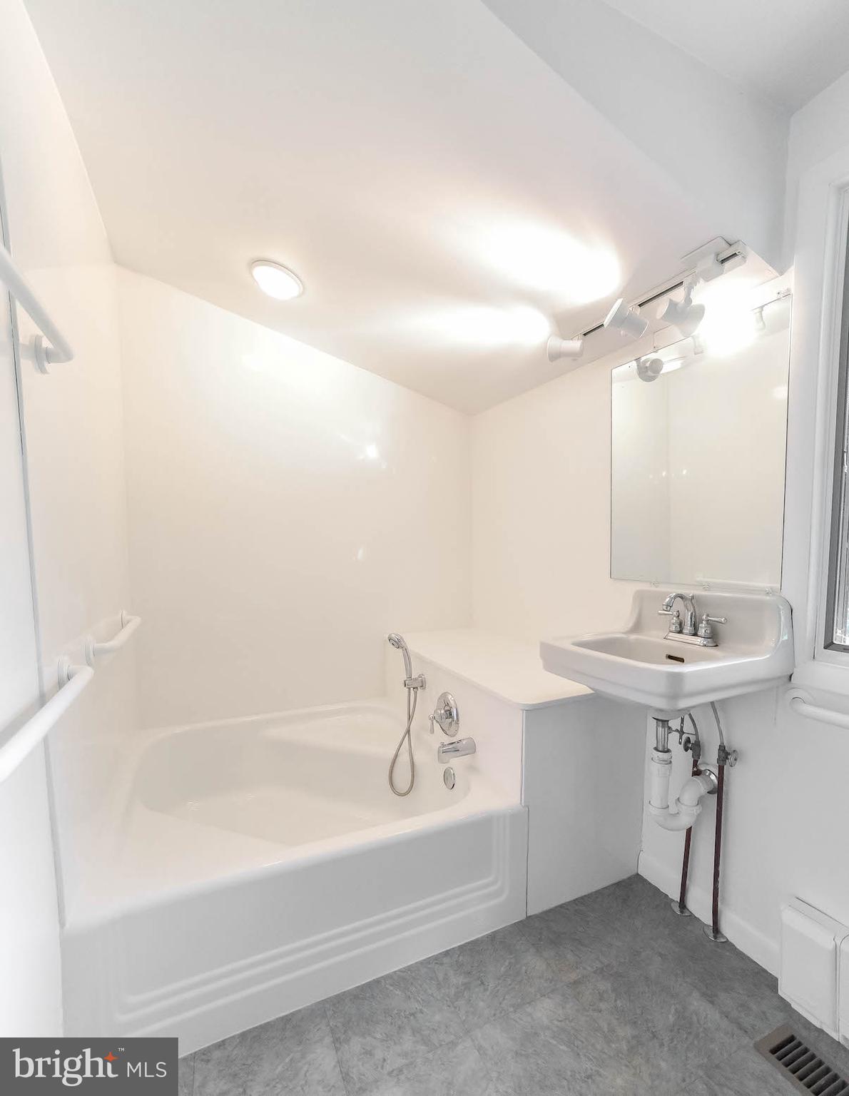 SCIENTISTS CLIFFS - Residential