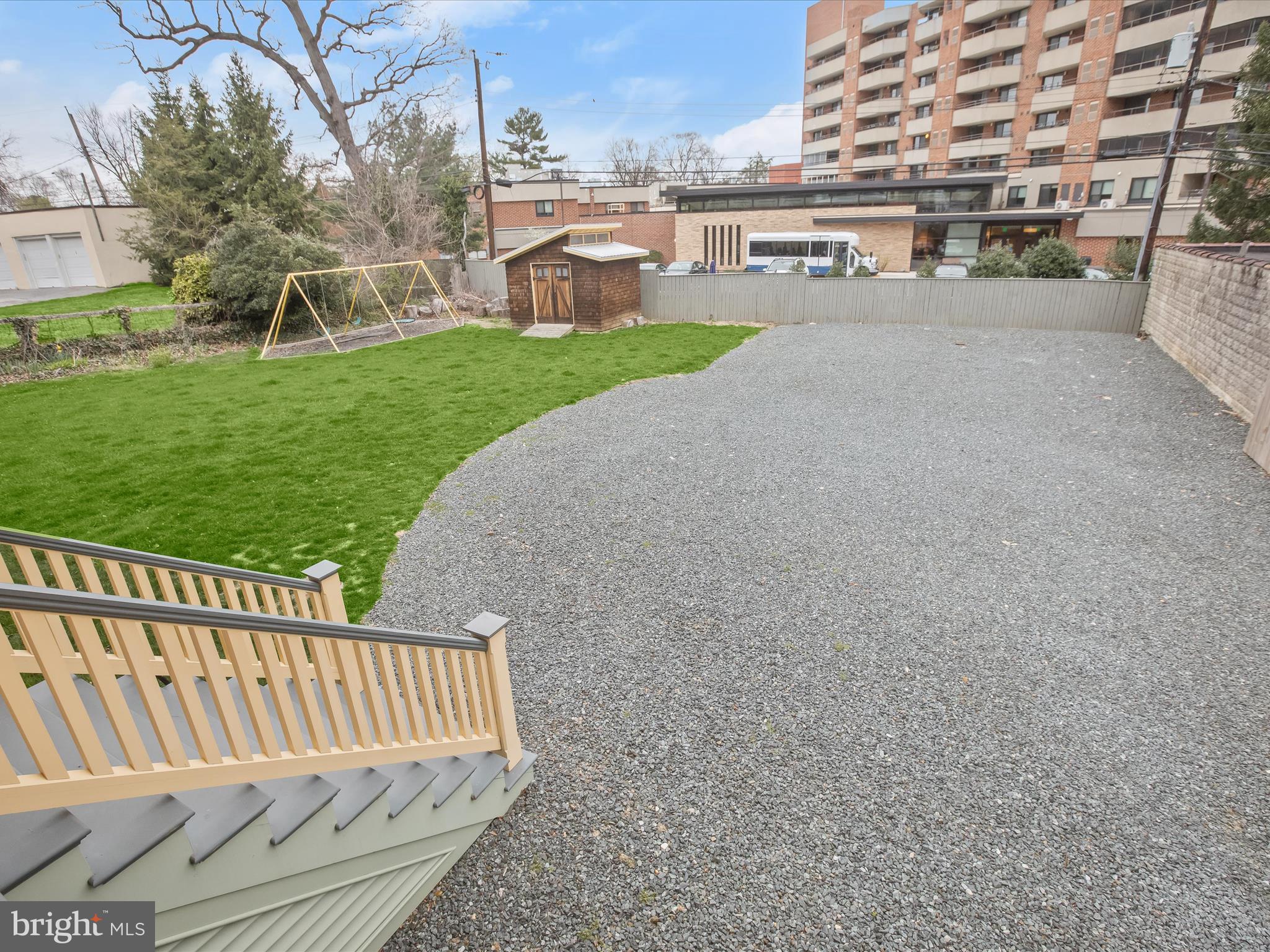 ROLAND PARK - Residential