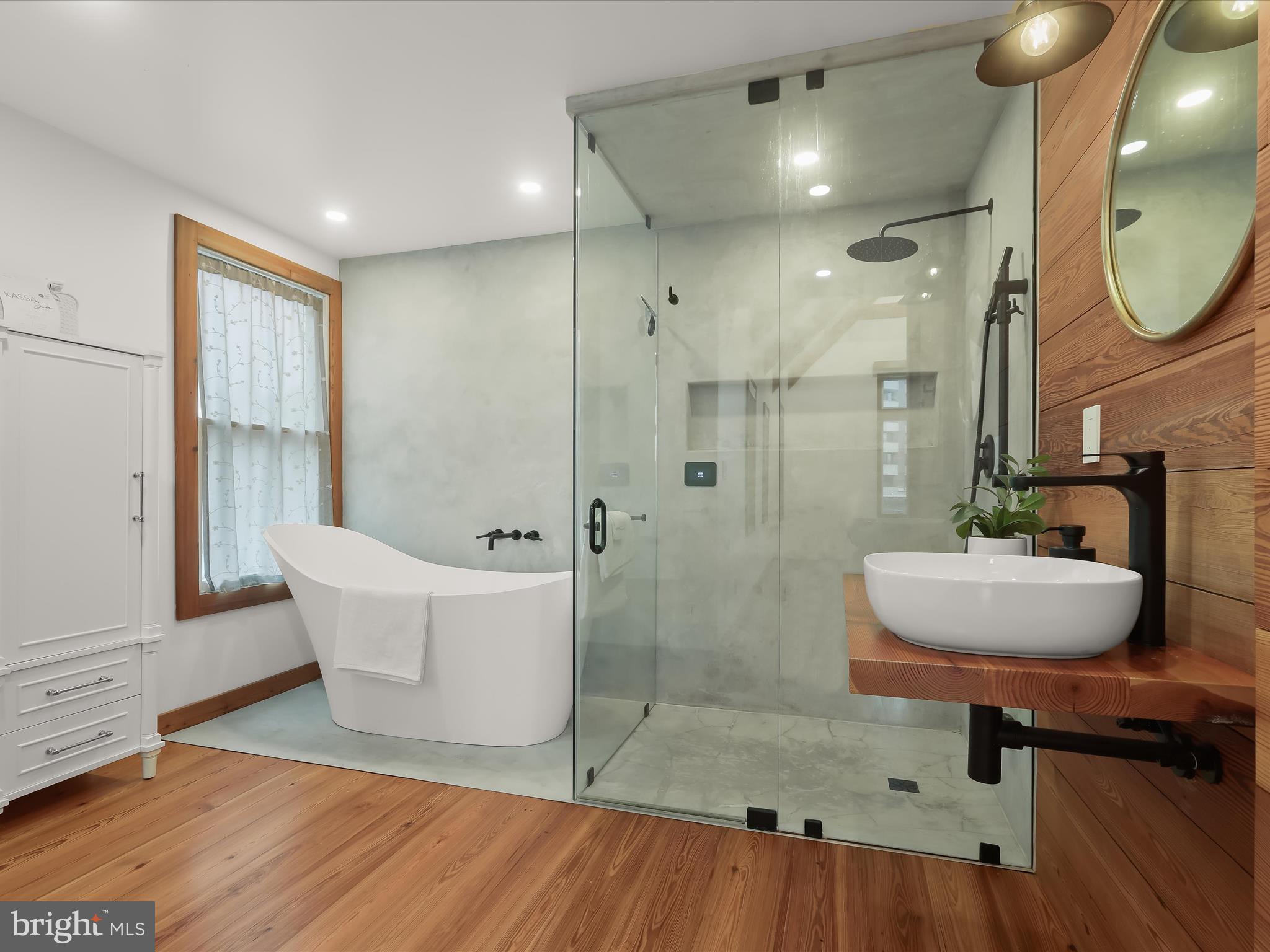 ROLAND PARK - Residential