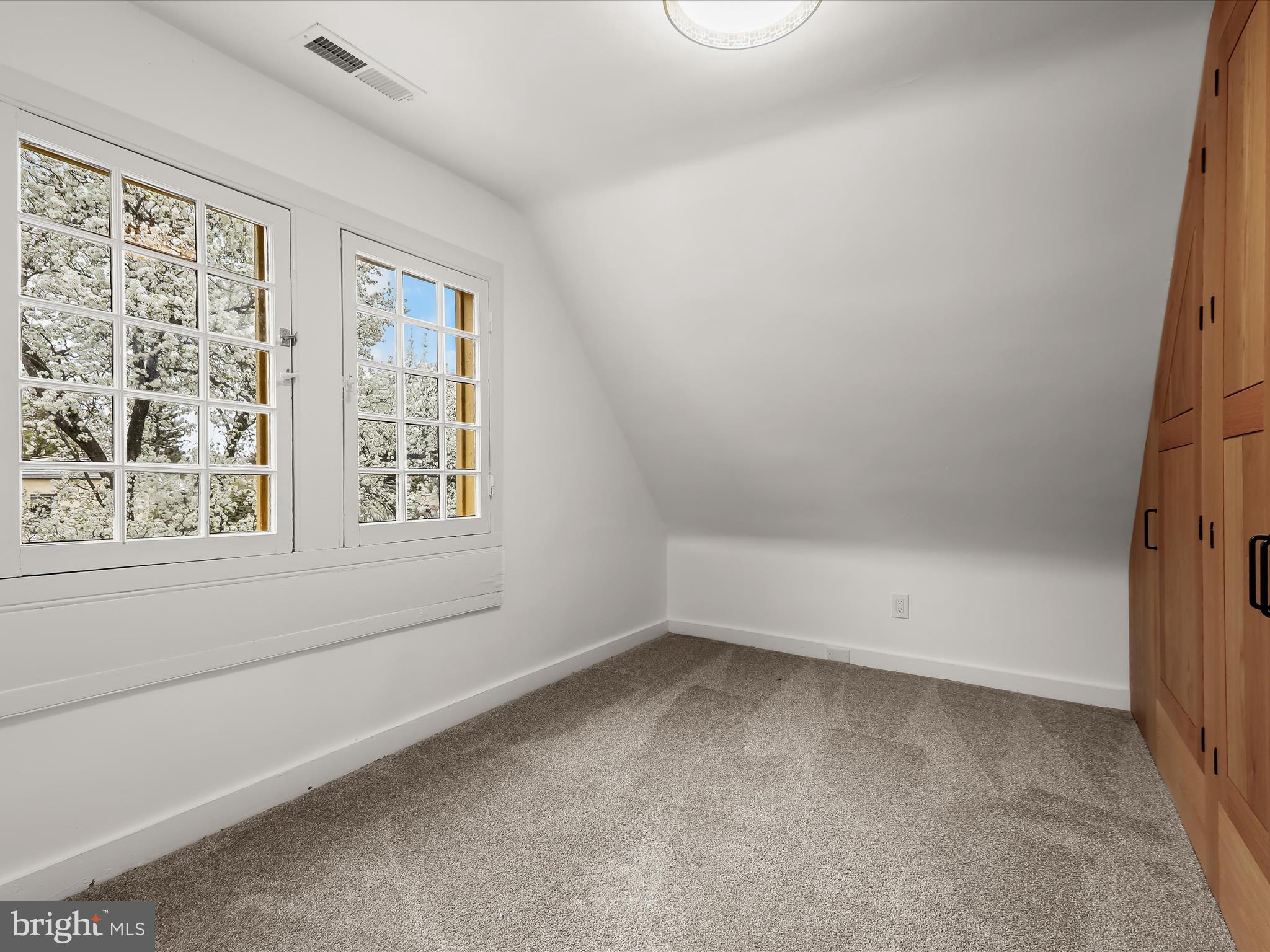 ROLAND PARK - Residential