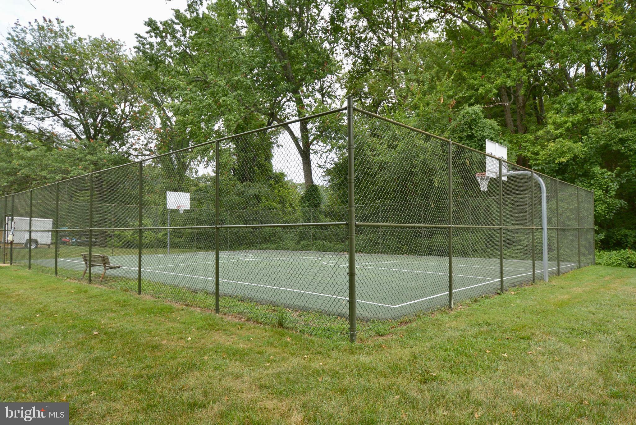 RIVER TOWERS - Residential Lease