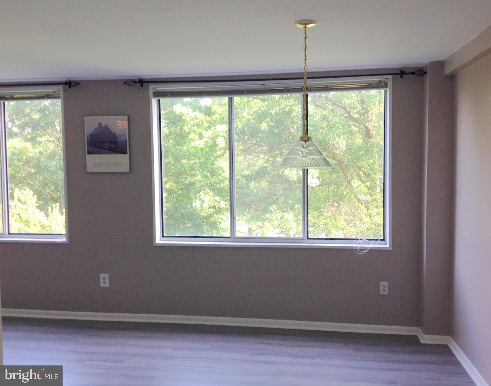 RIVER TOWERS - Residential Lease