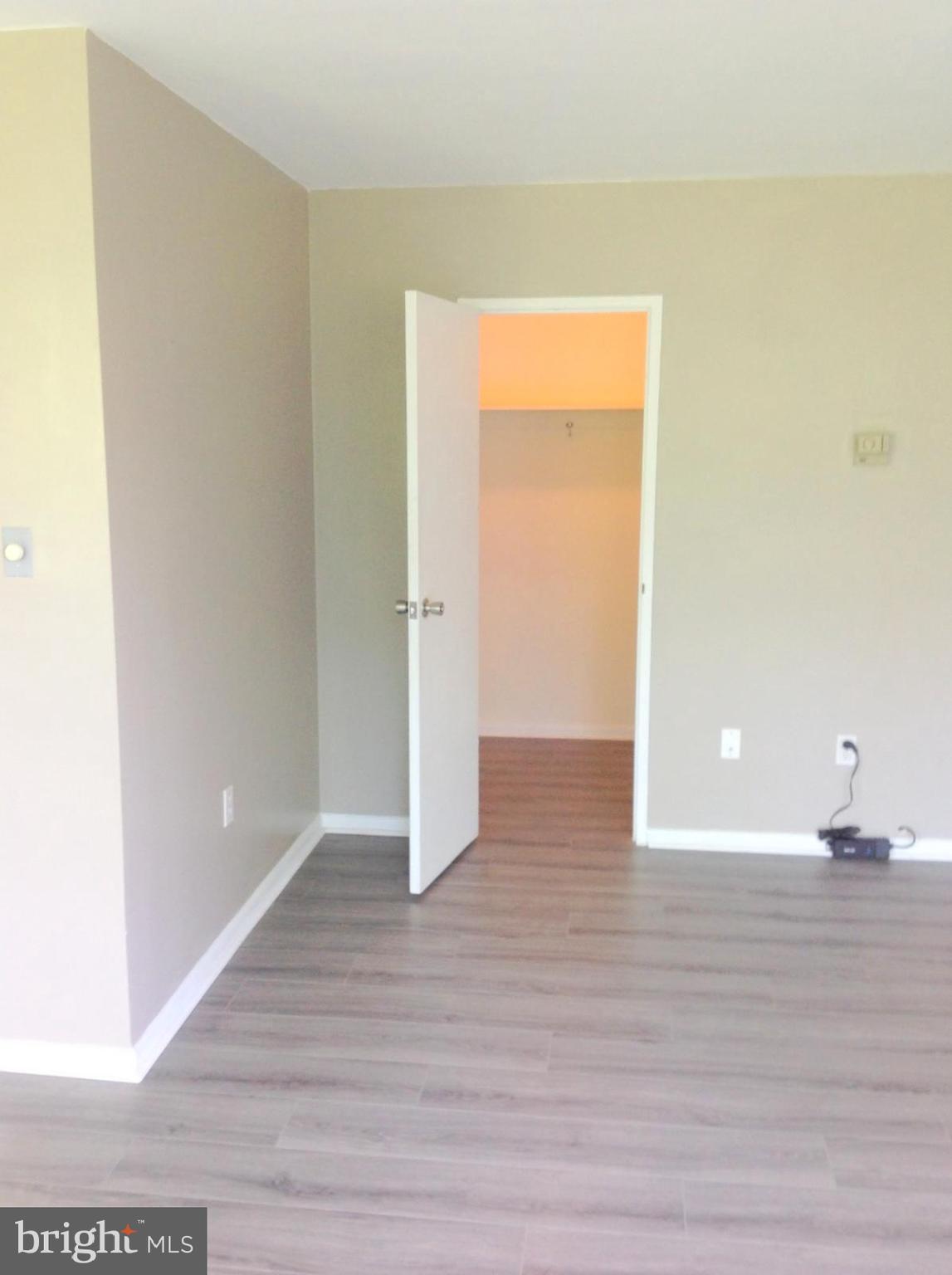 RIVER TOWERS - Residential Lease