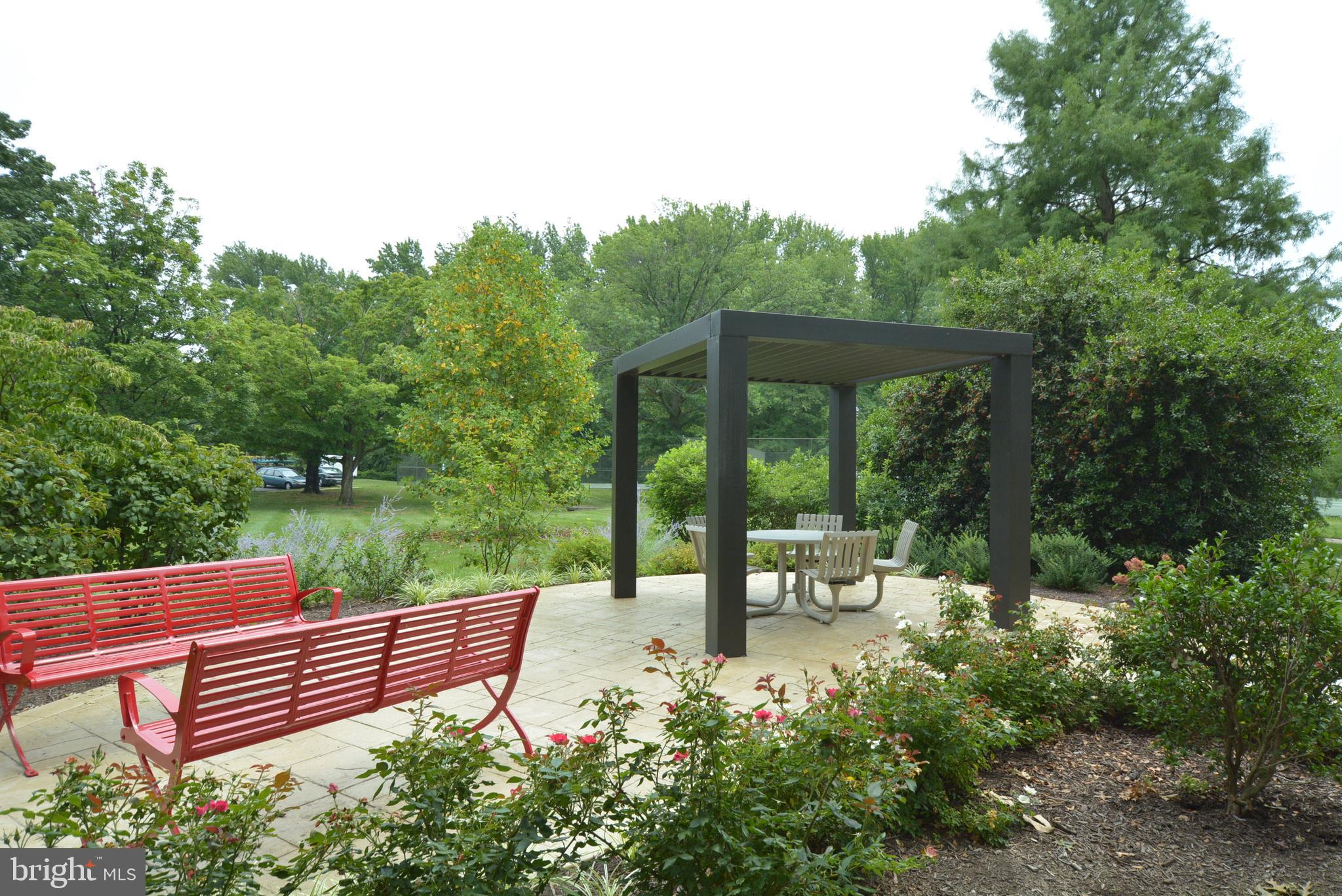 RIVER TOWERS - Residential Lease