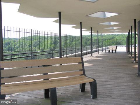 RIVER TOWERS - Residential Lease