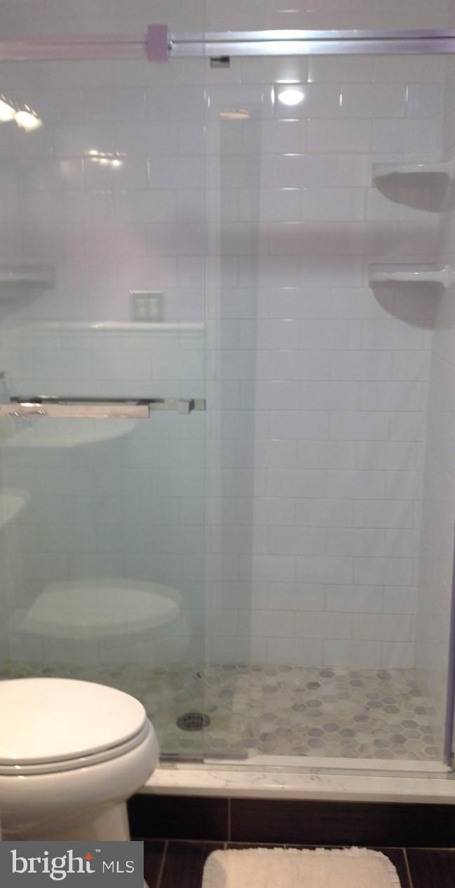 RIVER TOWERS - Residential Lease