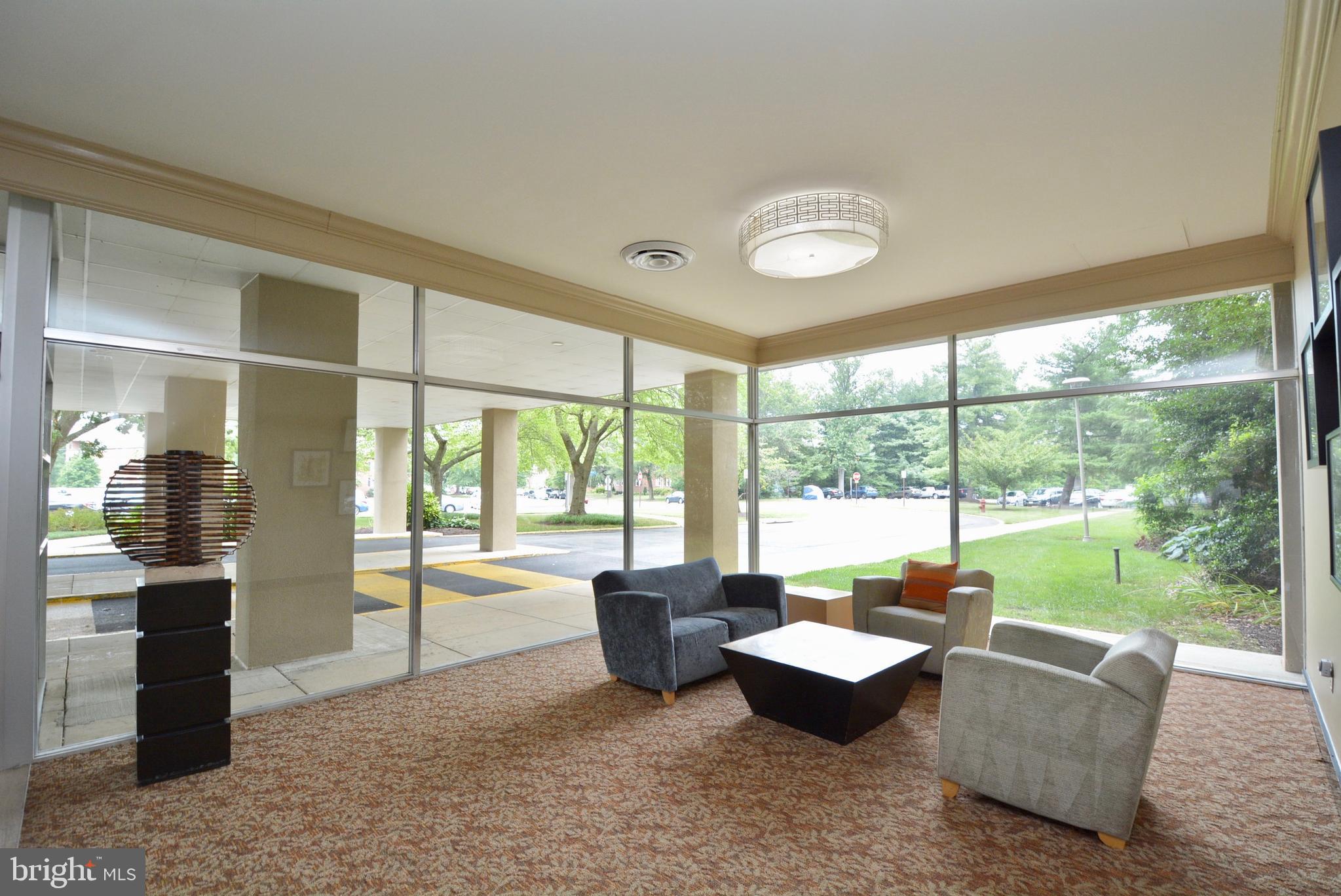 RIVER TOWERS - Residential Lease