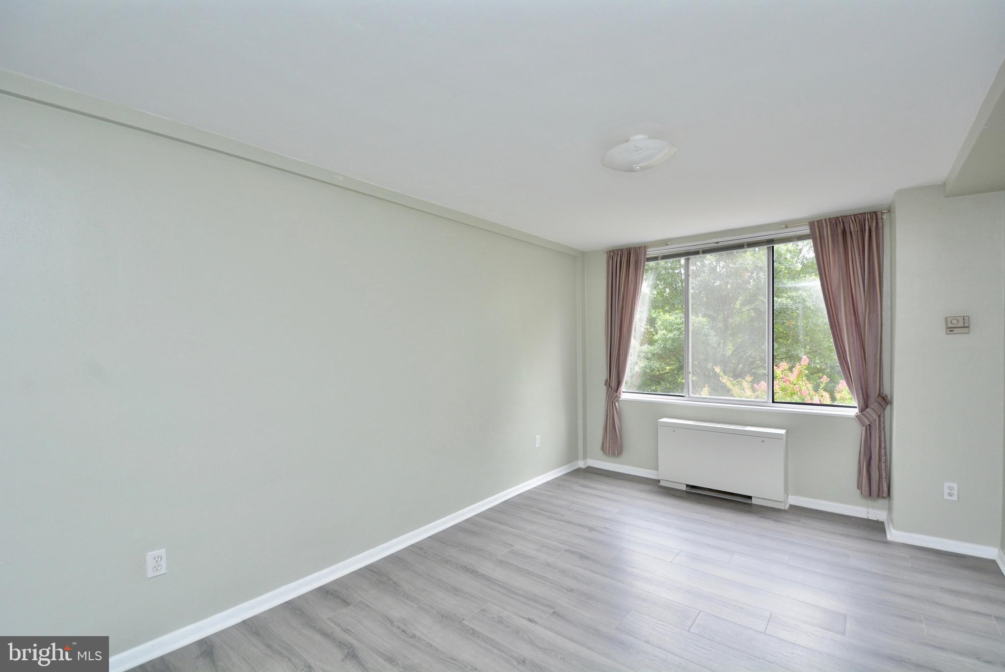 RIVER TOWERS - Residential Lease