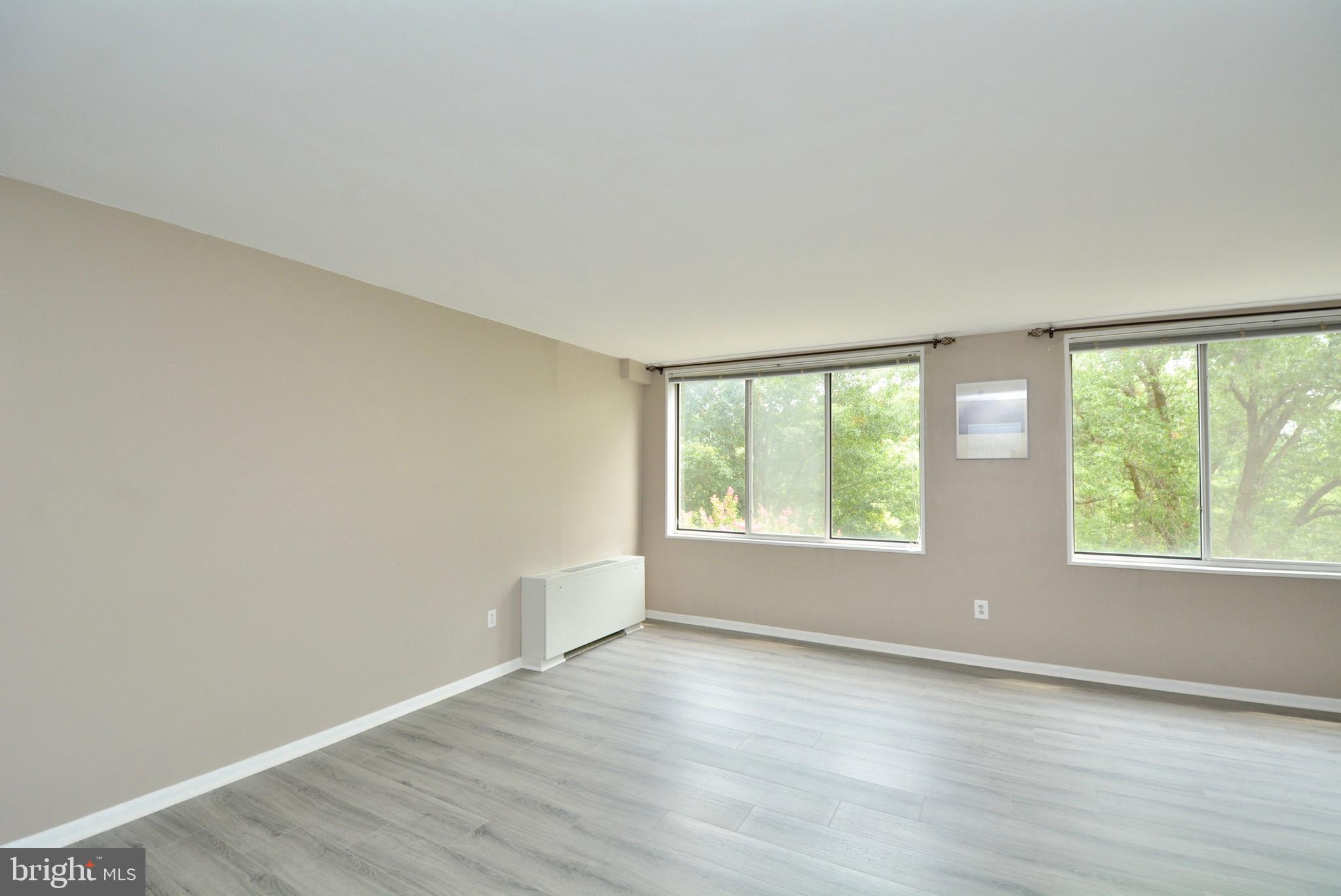 RIVER TOWERS - Residential Lease