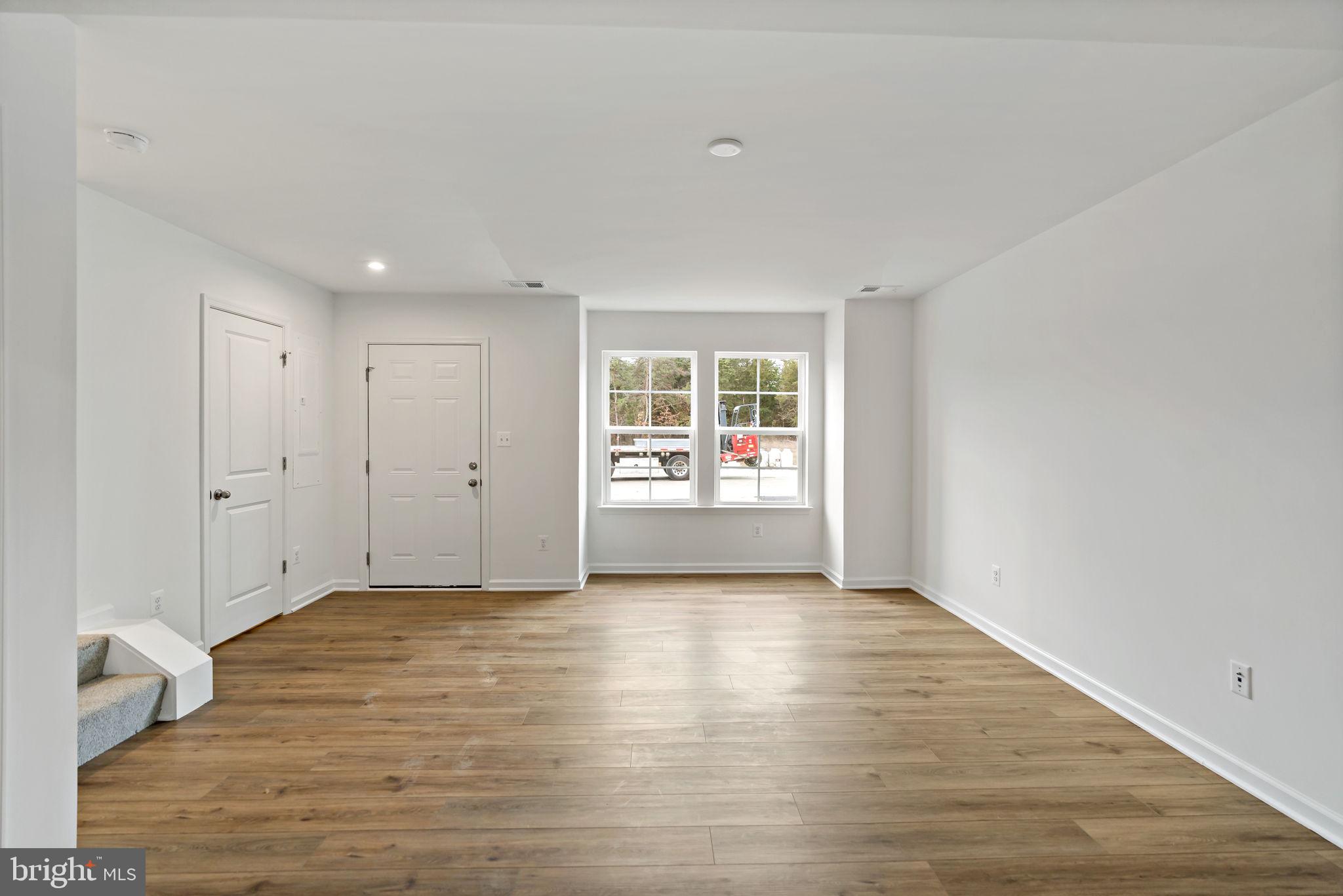 WHISPERING PINES - Residential