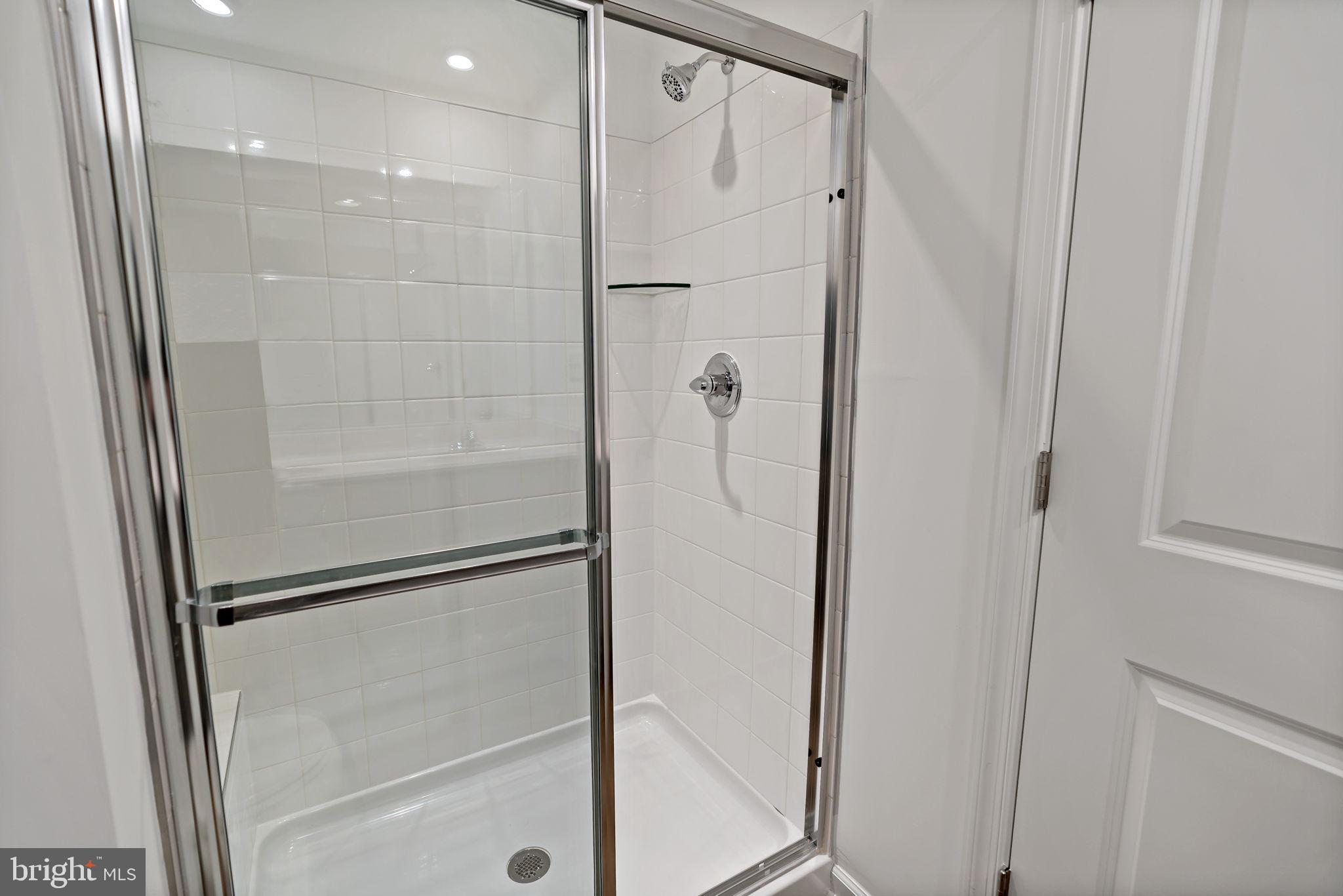 WHISPERING PINES - Residential