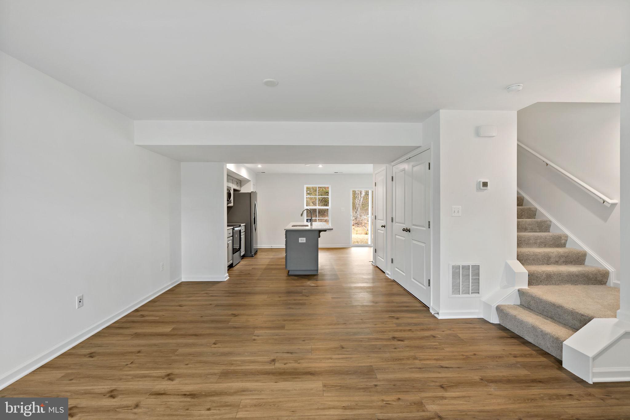 WHISPERING PINES - Residential