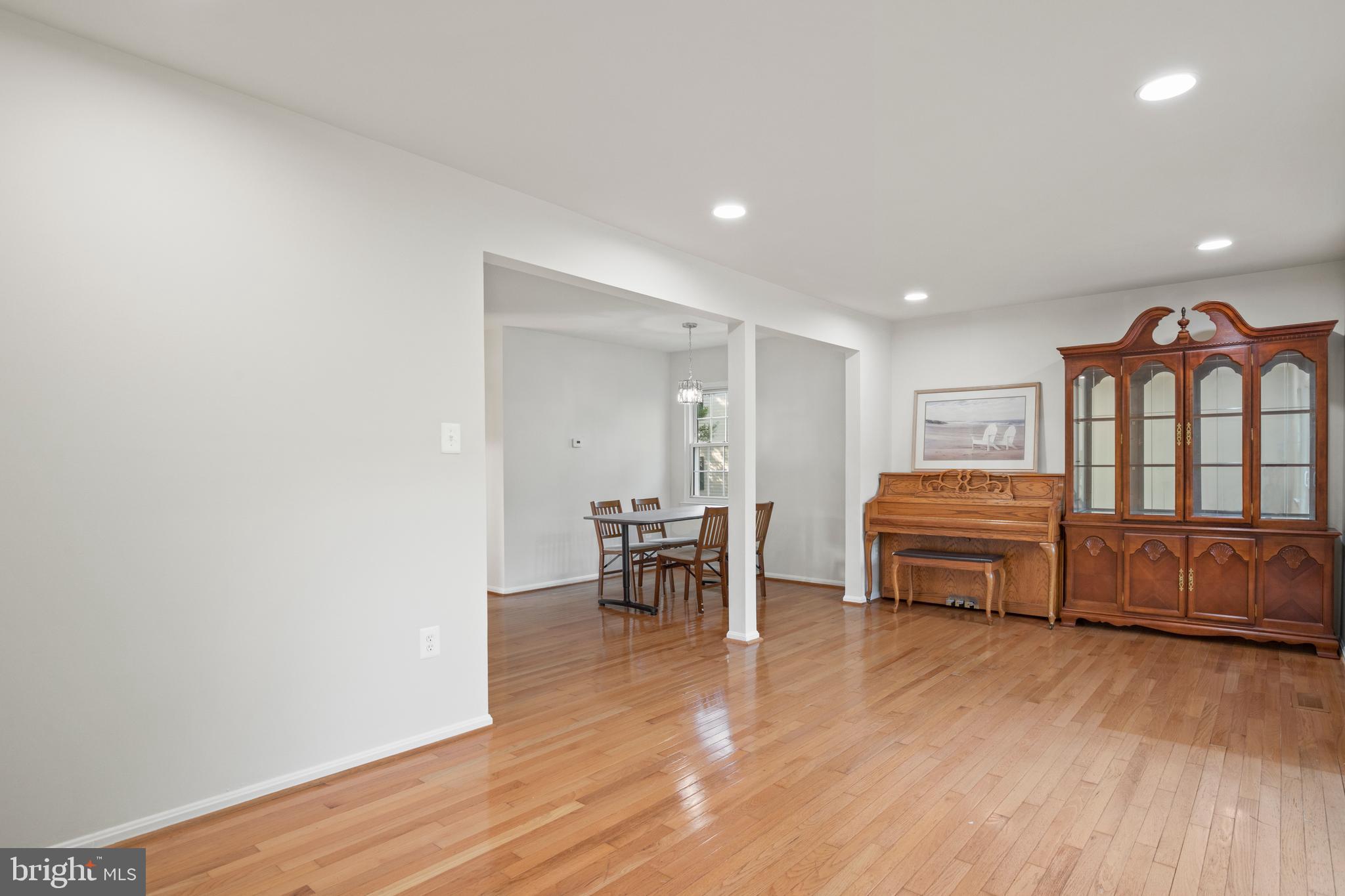 HERITAGE SQUARE - Residential