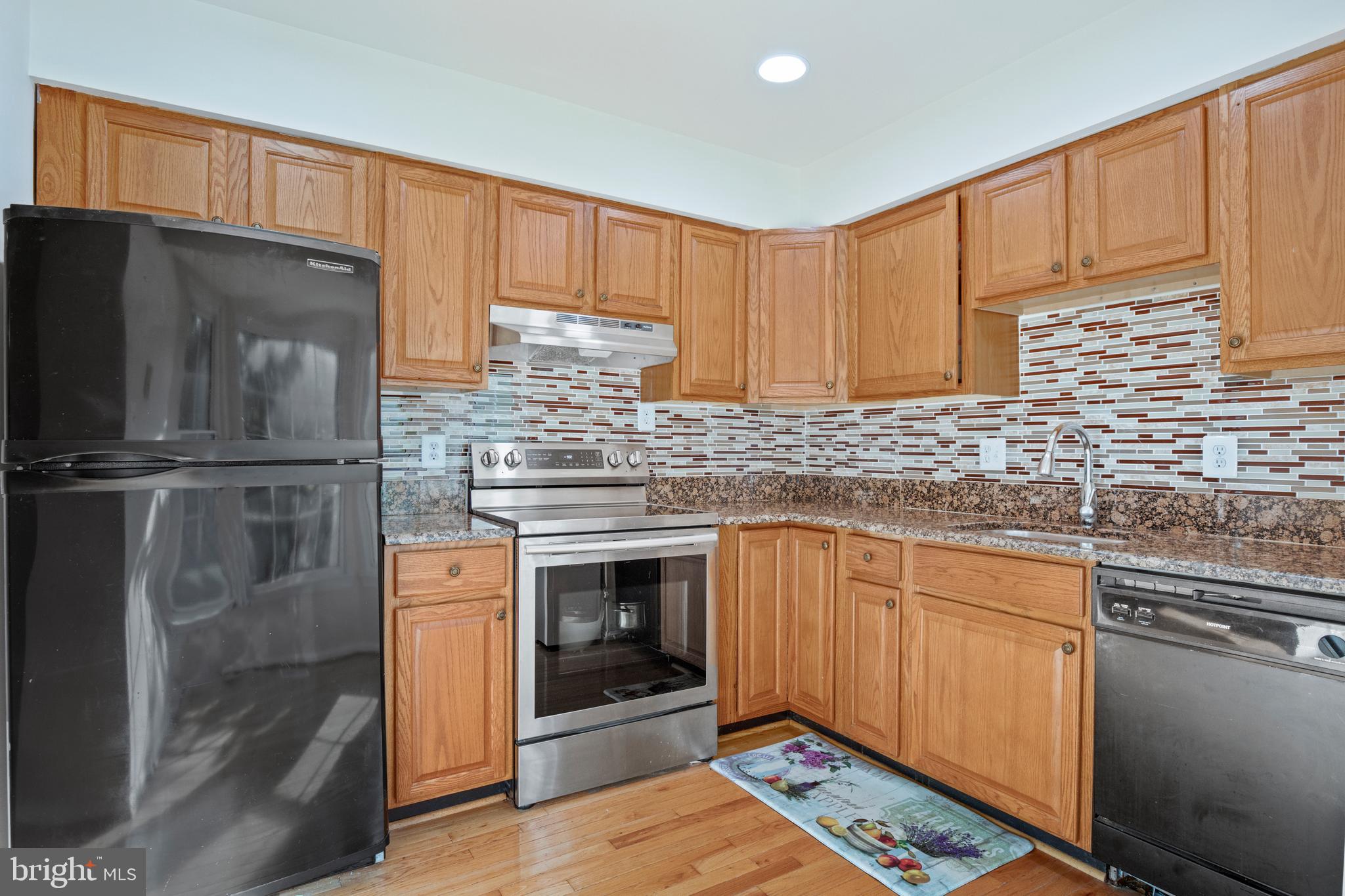 HERITAGE SQUARE - Residential