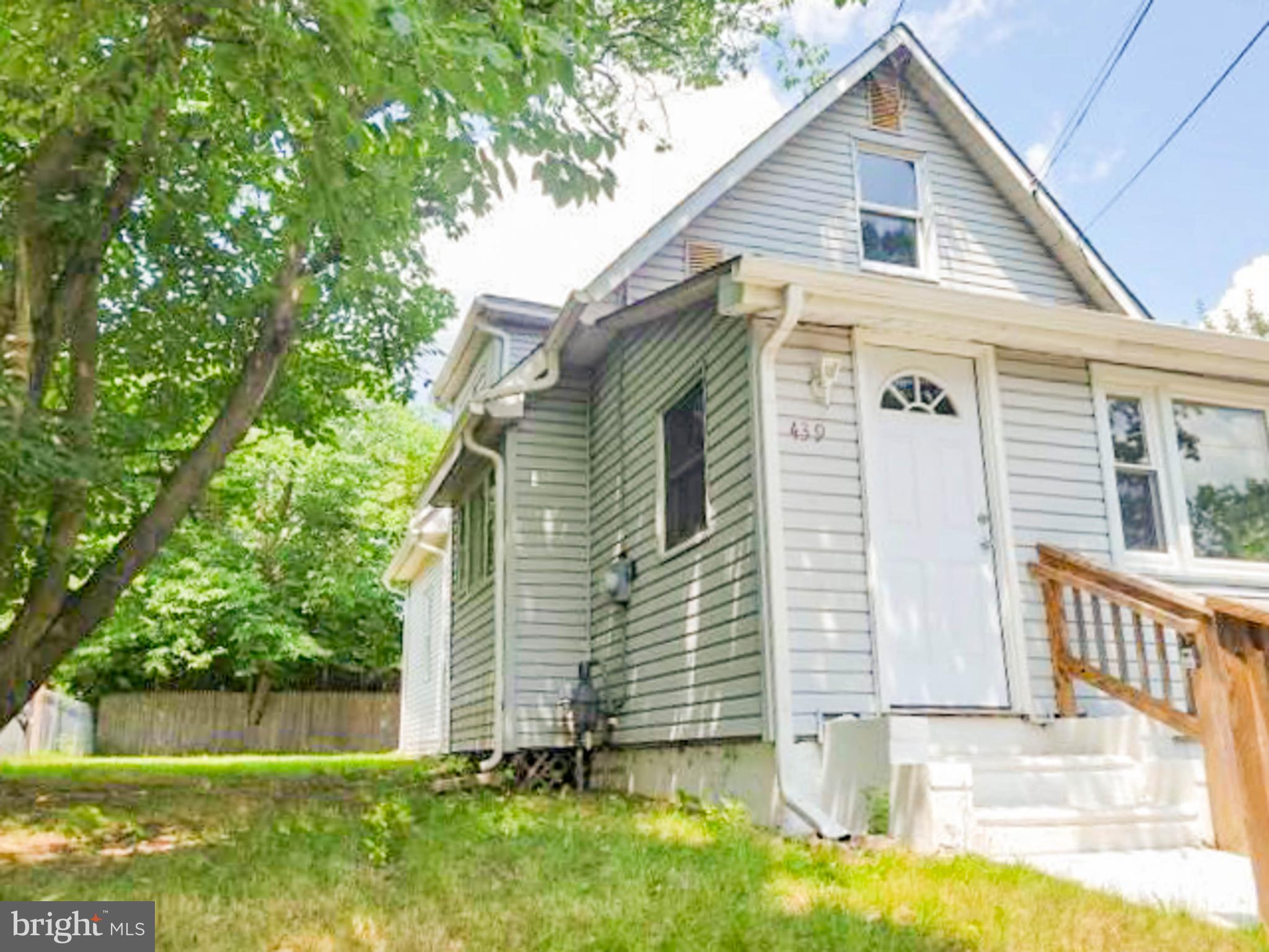 439 PINE AVENUE