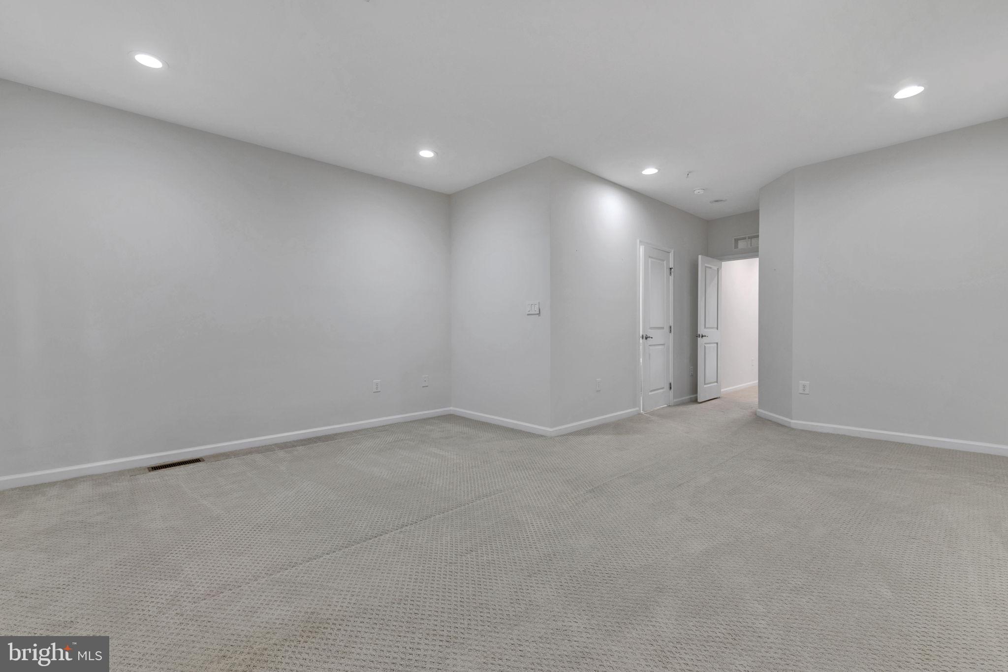 GREENBELT STATION - Residential