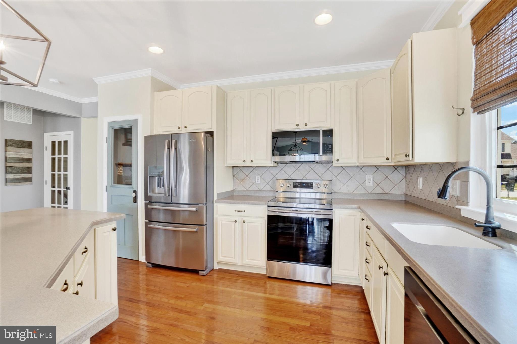 LOGANS RESERVE - Residential