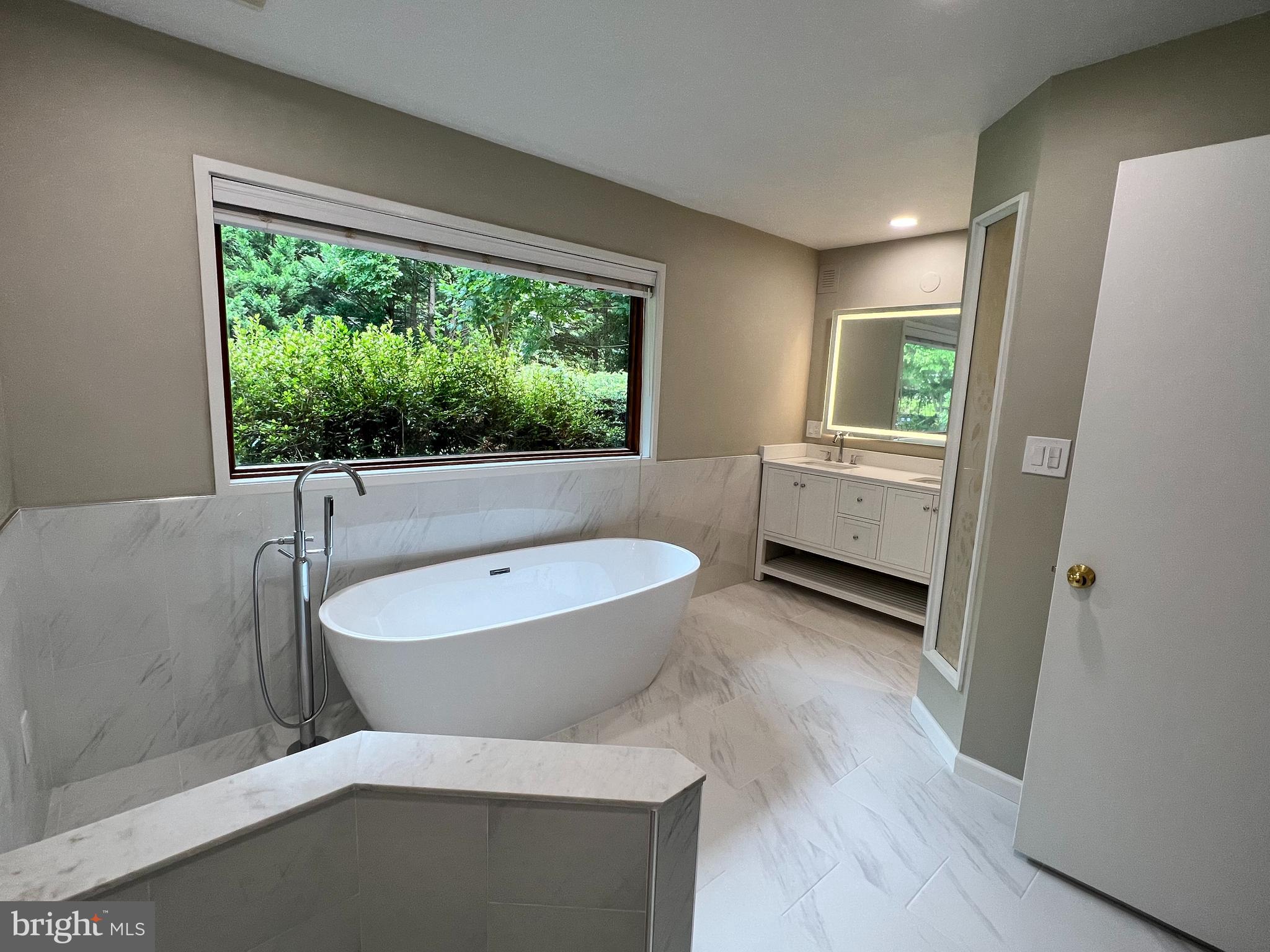 CONGRESSIONAL COUNTRY CLUB ESTATES - Residential Lease