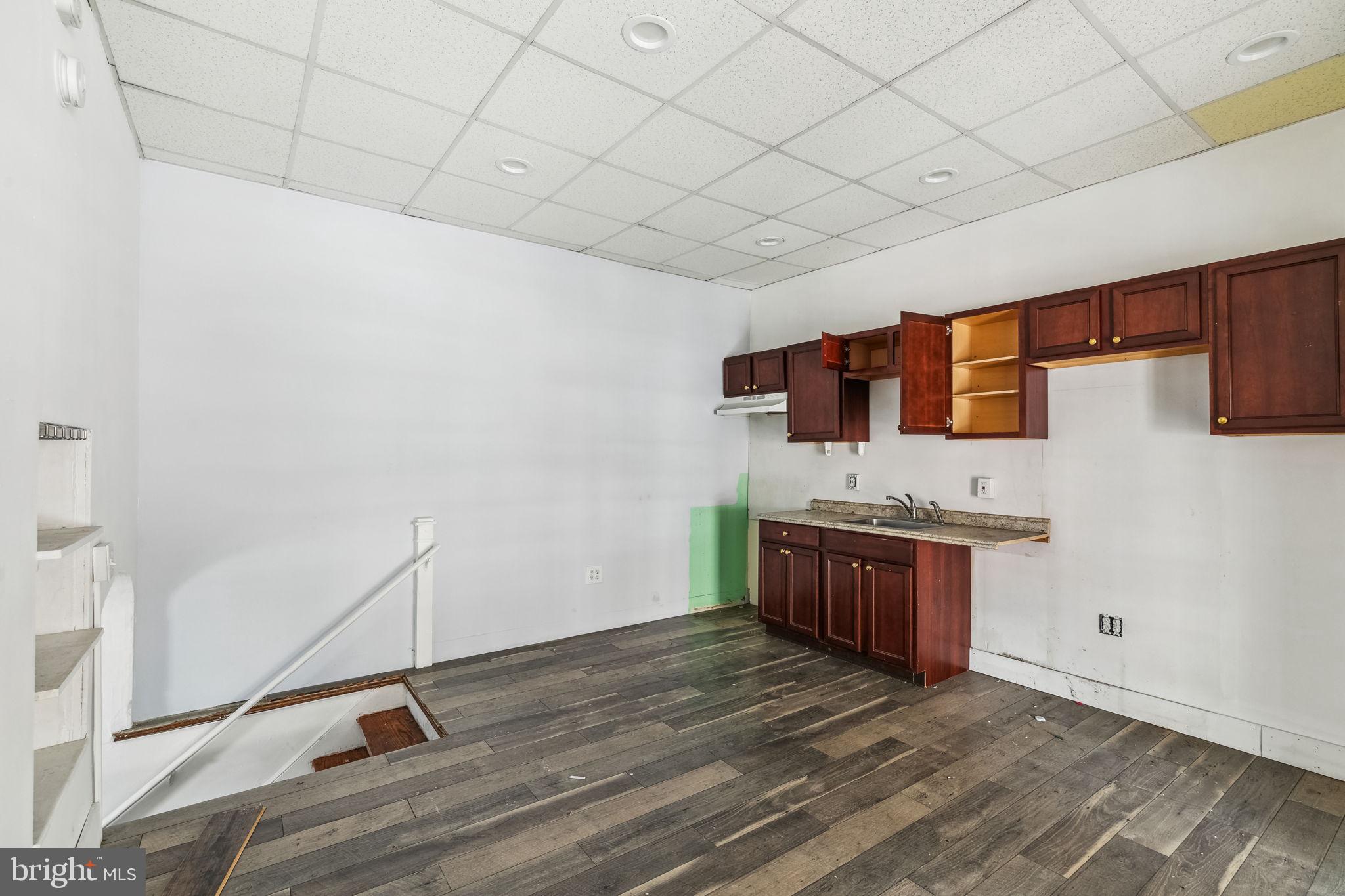 348 N 6TH STREET