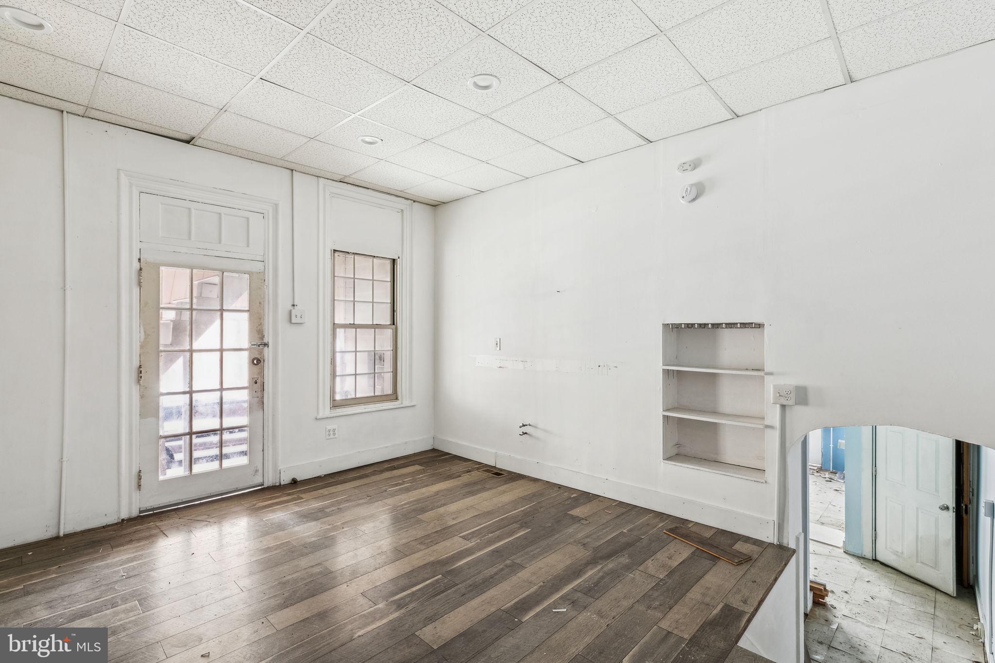 348 N 6TH STREET