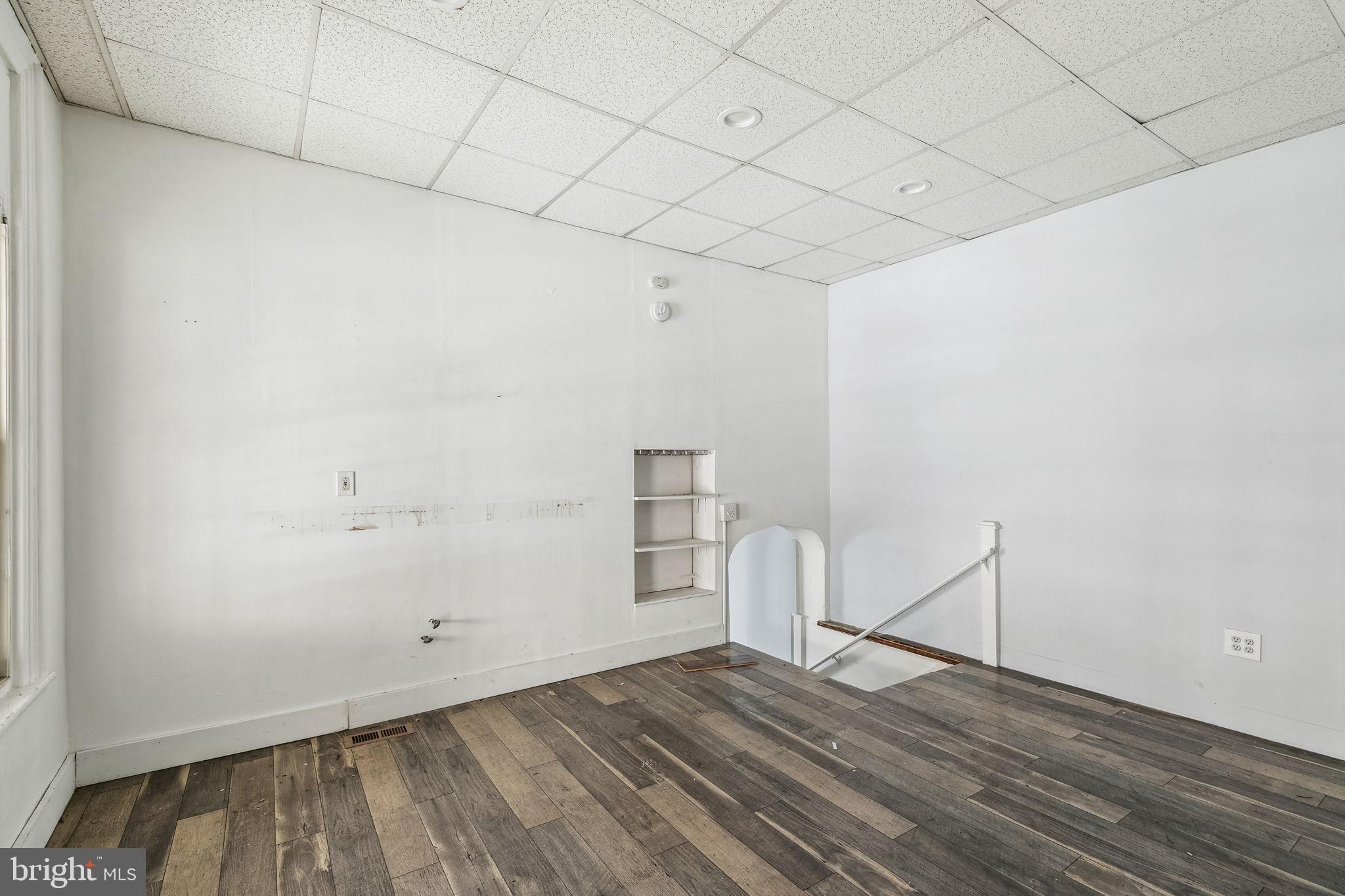 348 N 6TH STREET