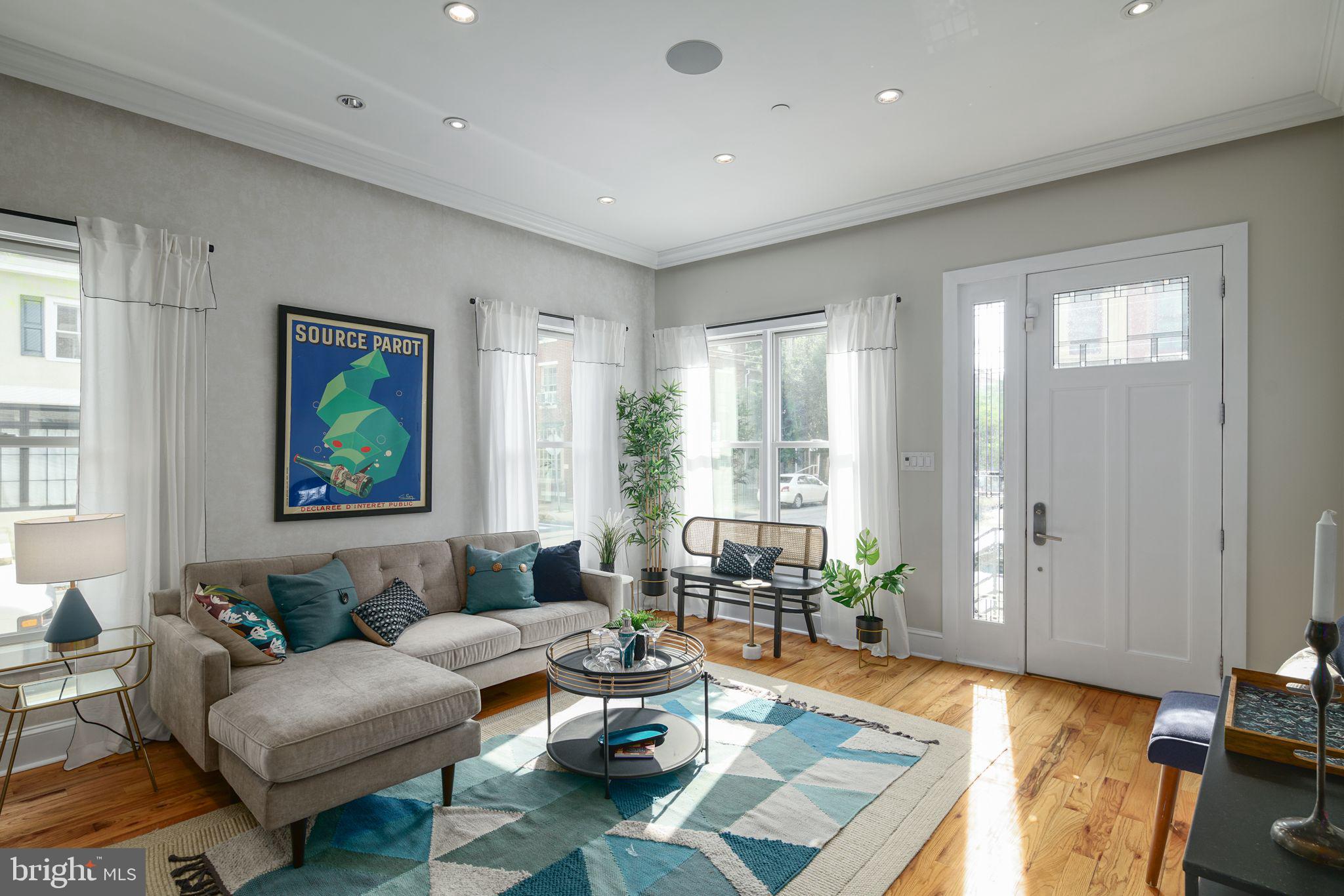 QUEEN VILLAGE - Residential