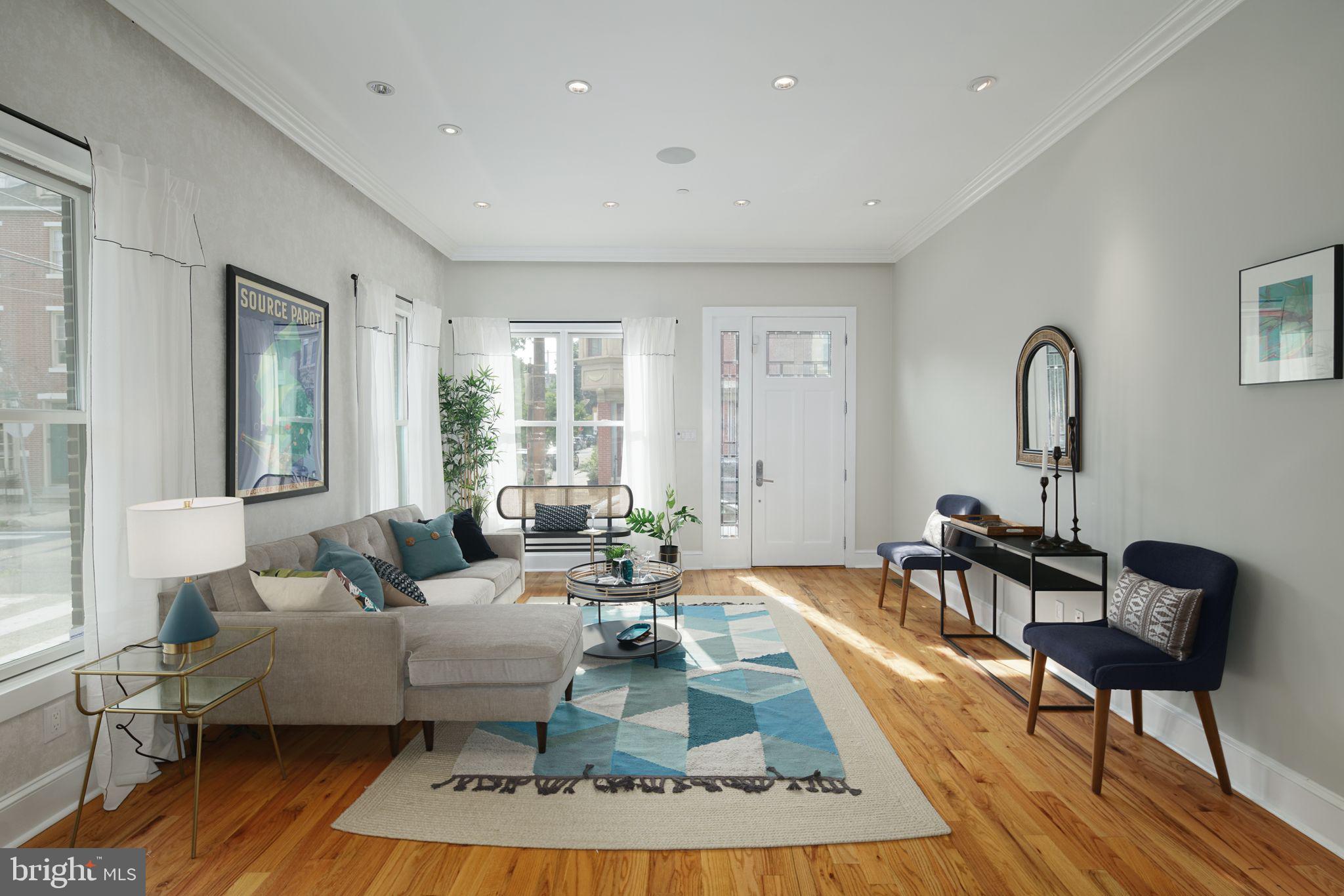 QUEEN VILLAGE - Residential