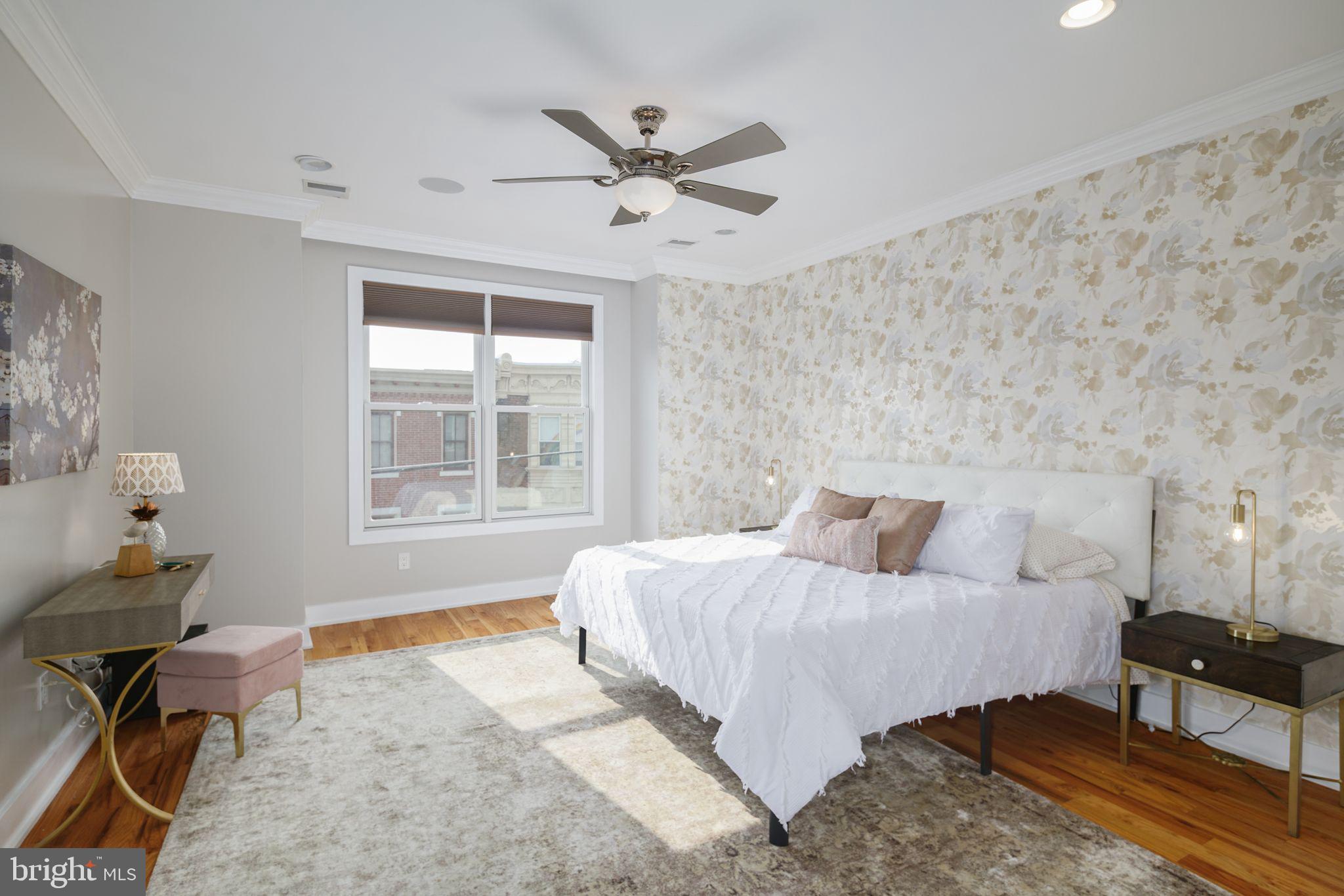 QUEEN VILLAGE - Residential