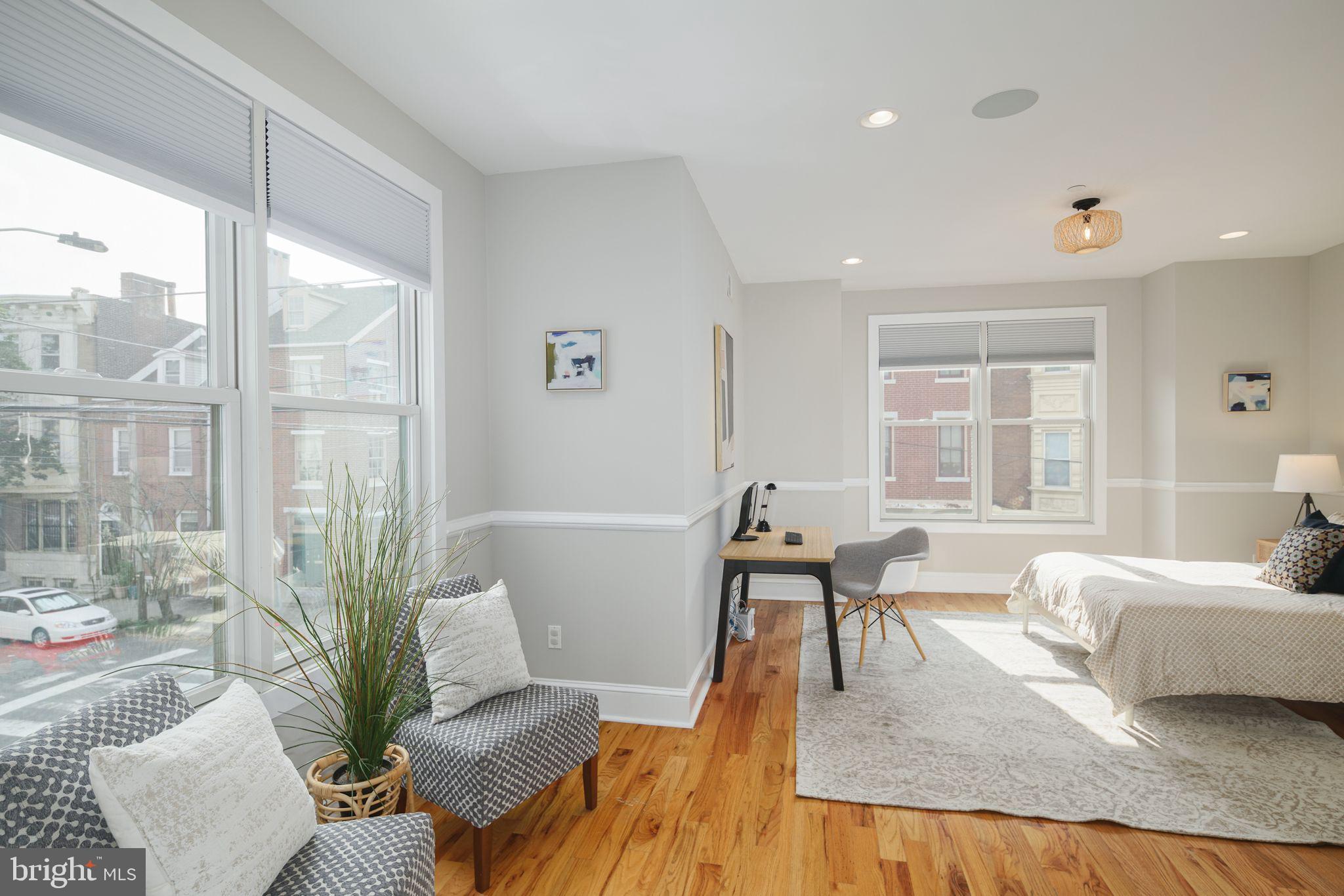 QUEEN VILLAGE - Residential