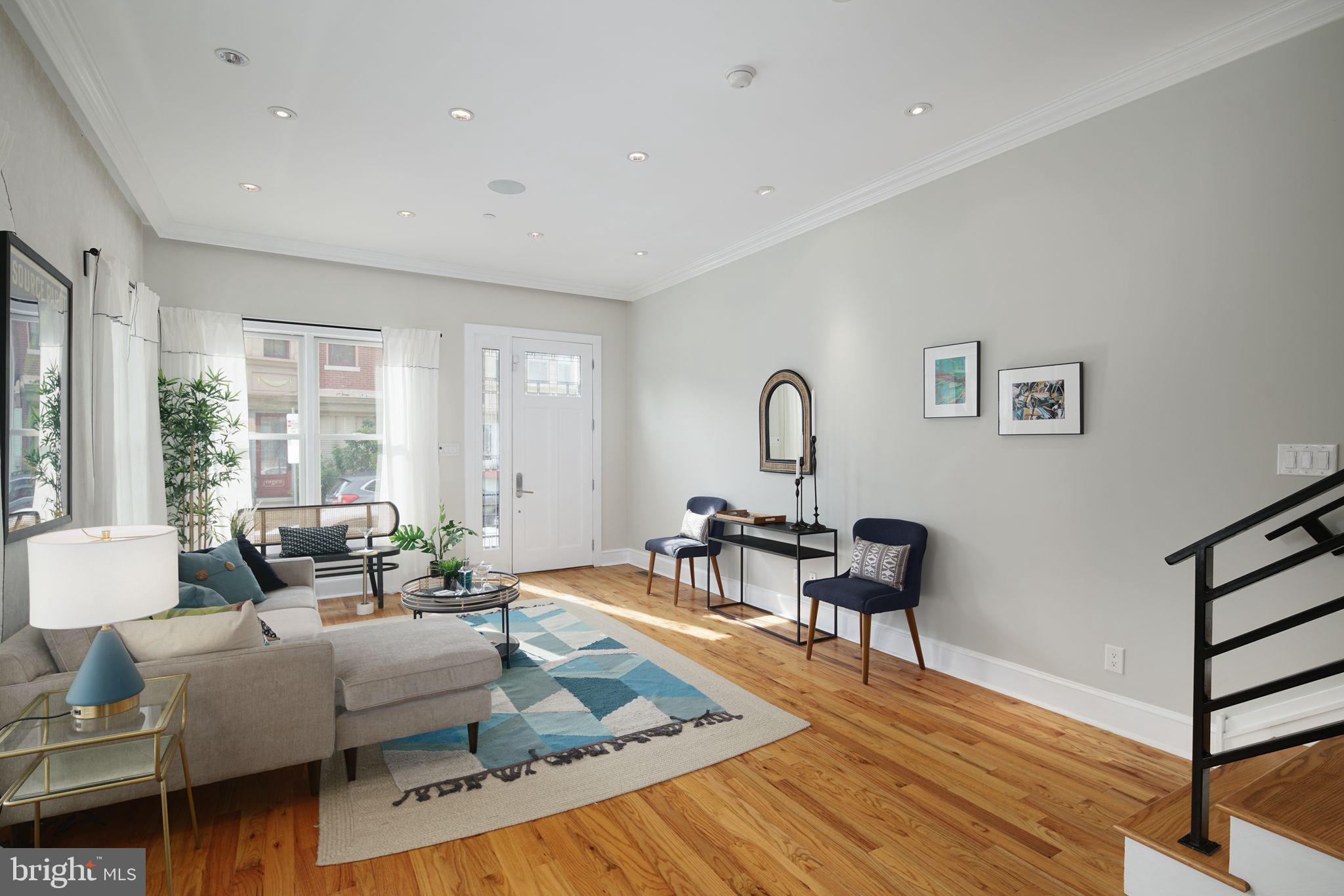 QUEEN VILLAGE - Residential