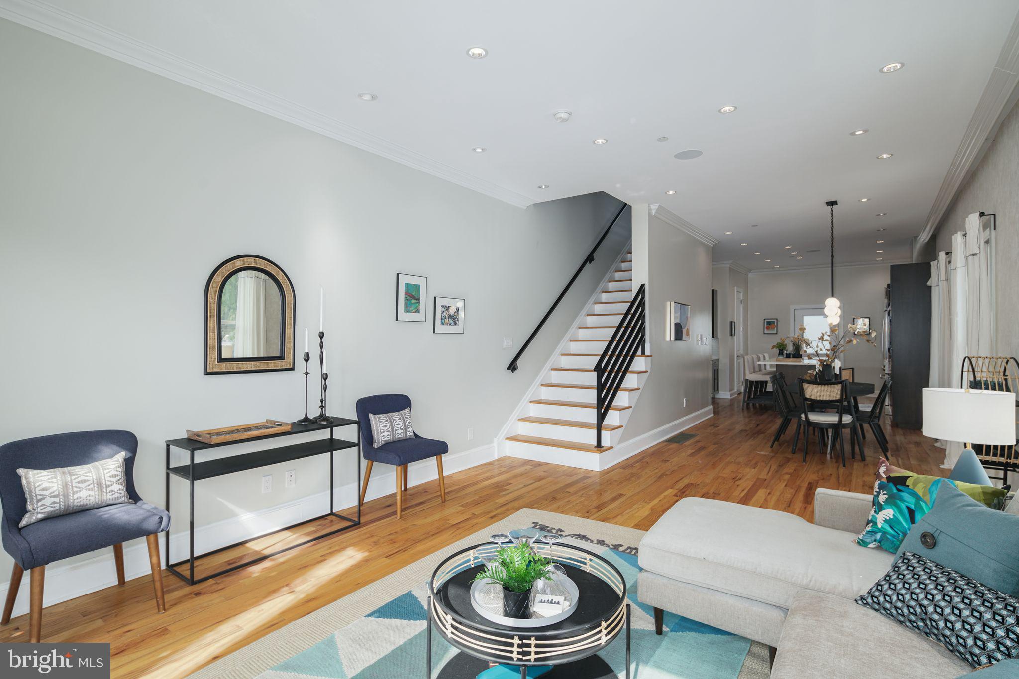 QUEEN VILLAGE - Residential