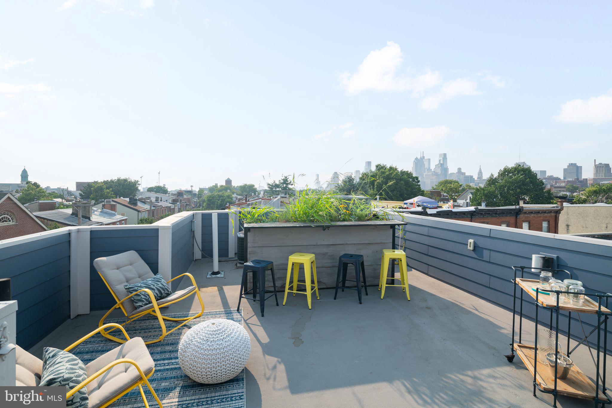 QUEEN VILLAGE - Residential