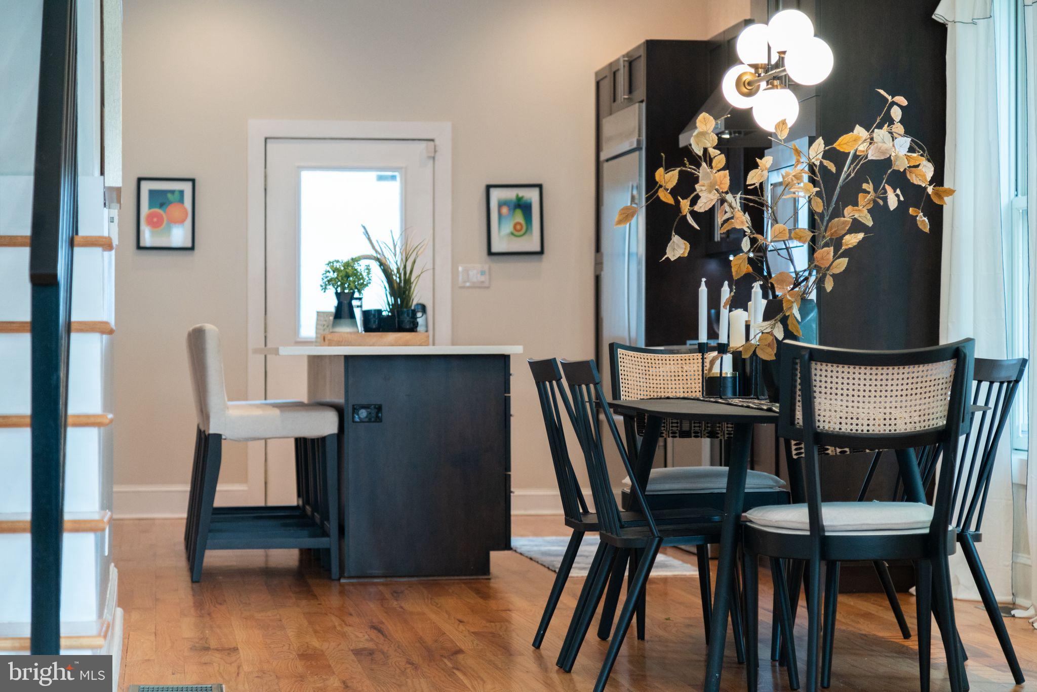 QUEEN VILLAGE - Residential