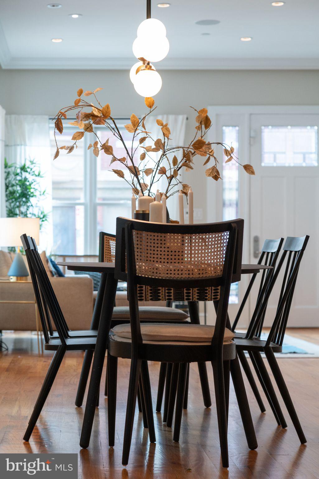 QUEEN VILLAGE - Residential