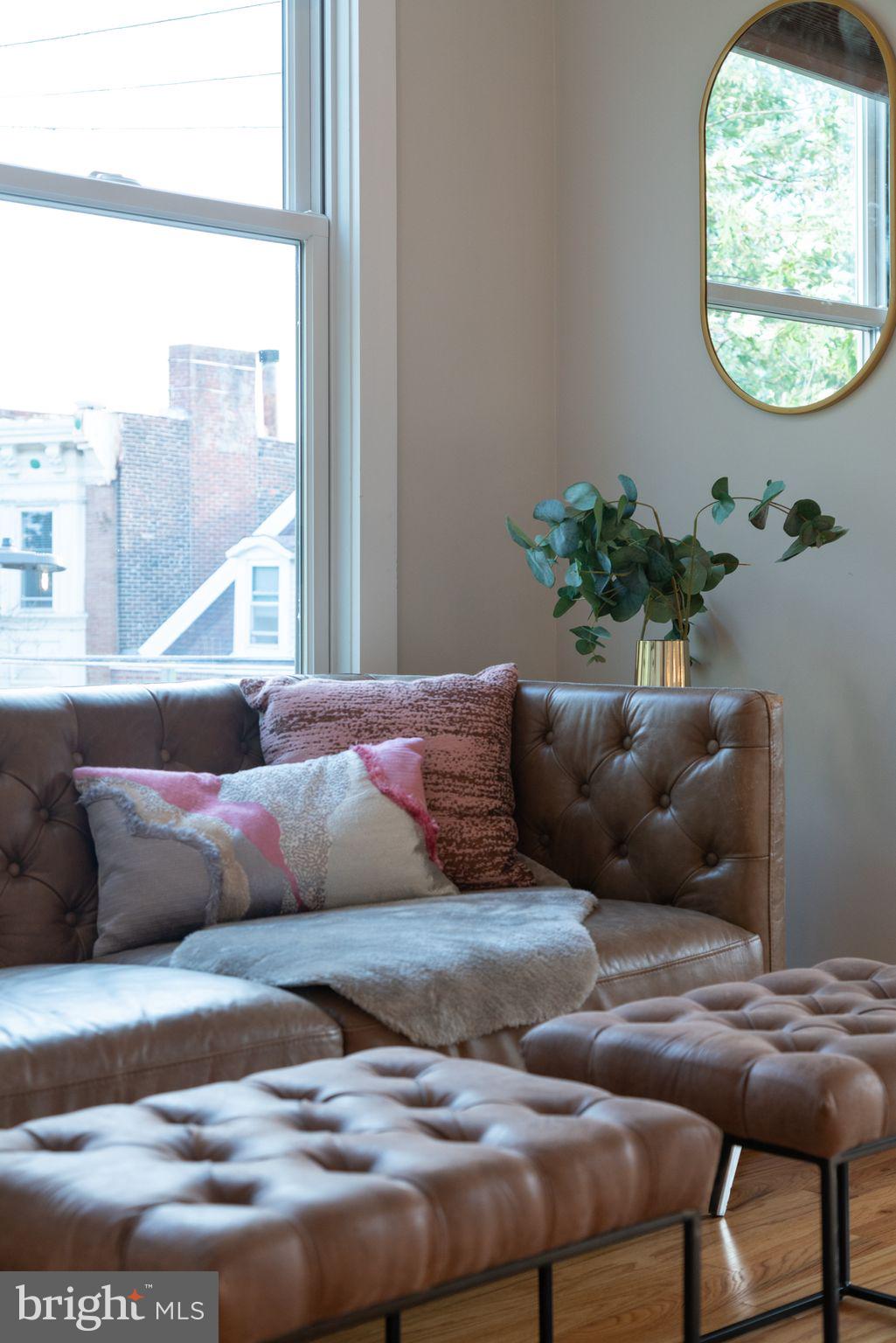 QUEEN VILLAGE - Residential