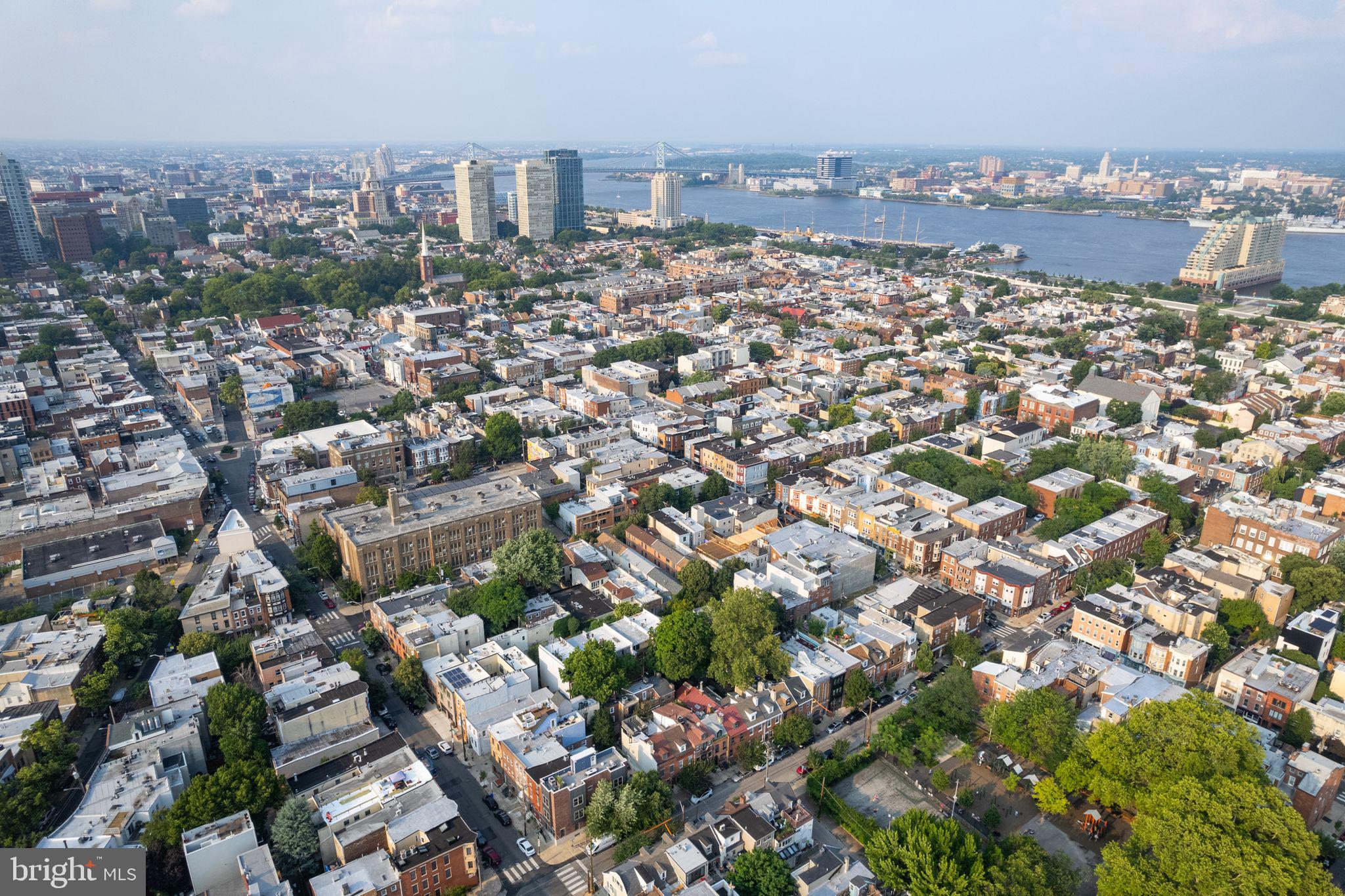 QUEEN VILLAGE - Residential