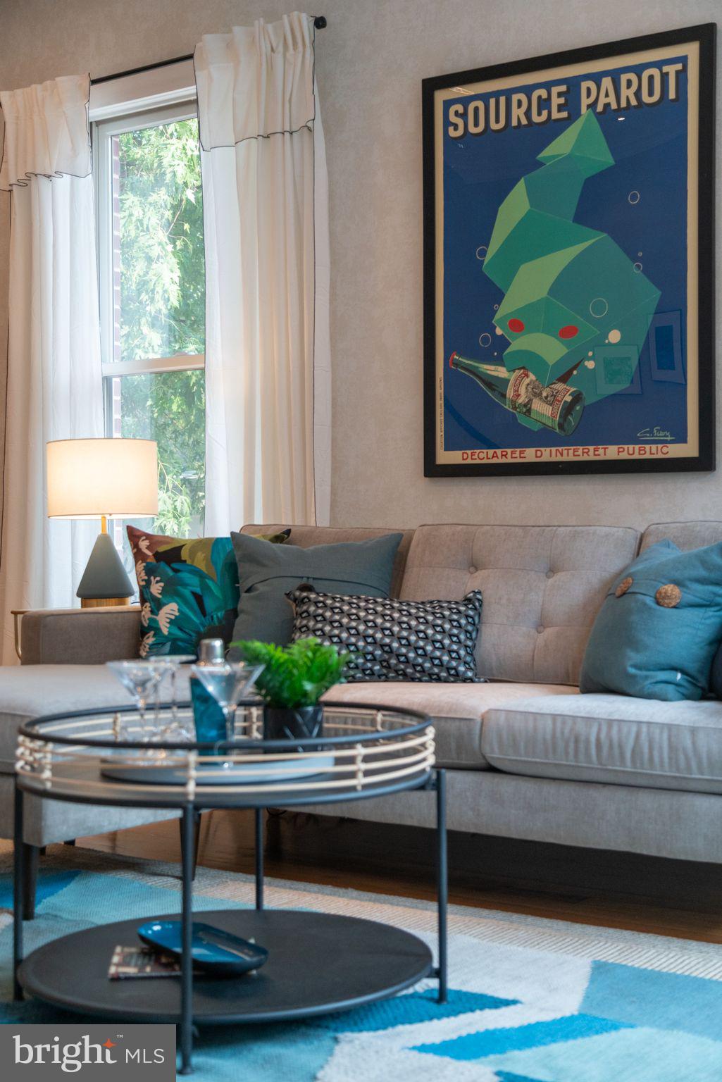 QUEEN VILLAGE - Residential