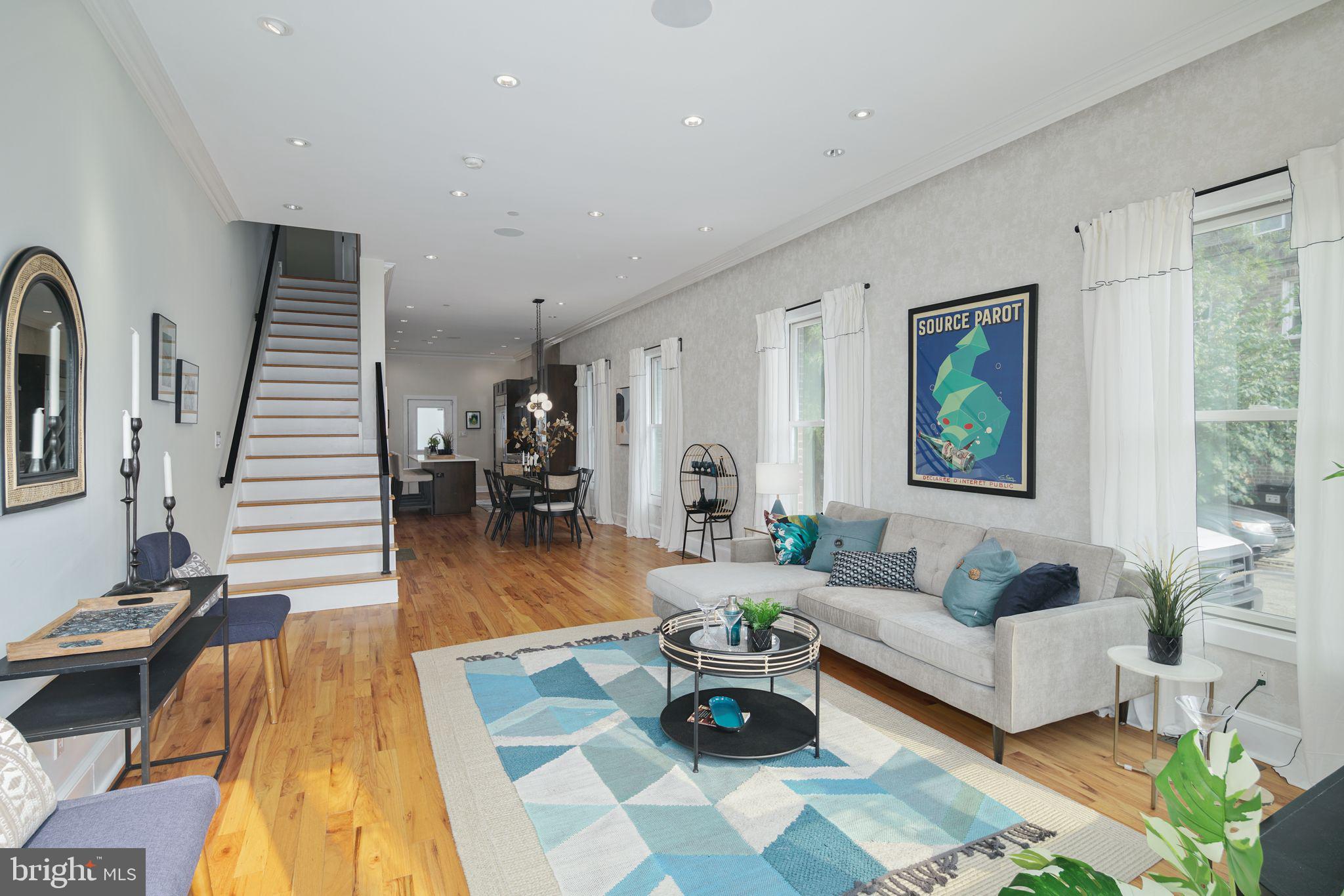 QUEEN VILLAGE - Residential