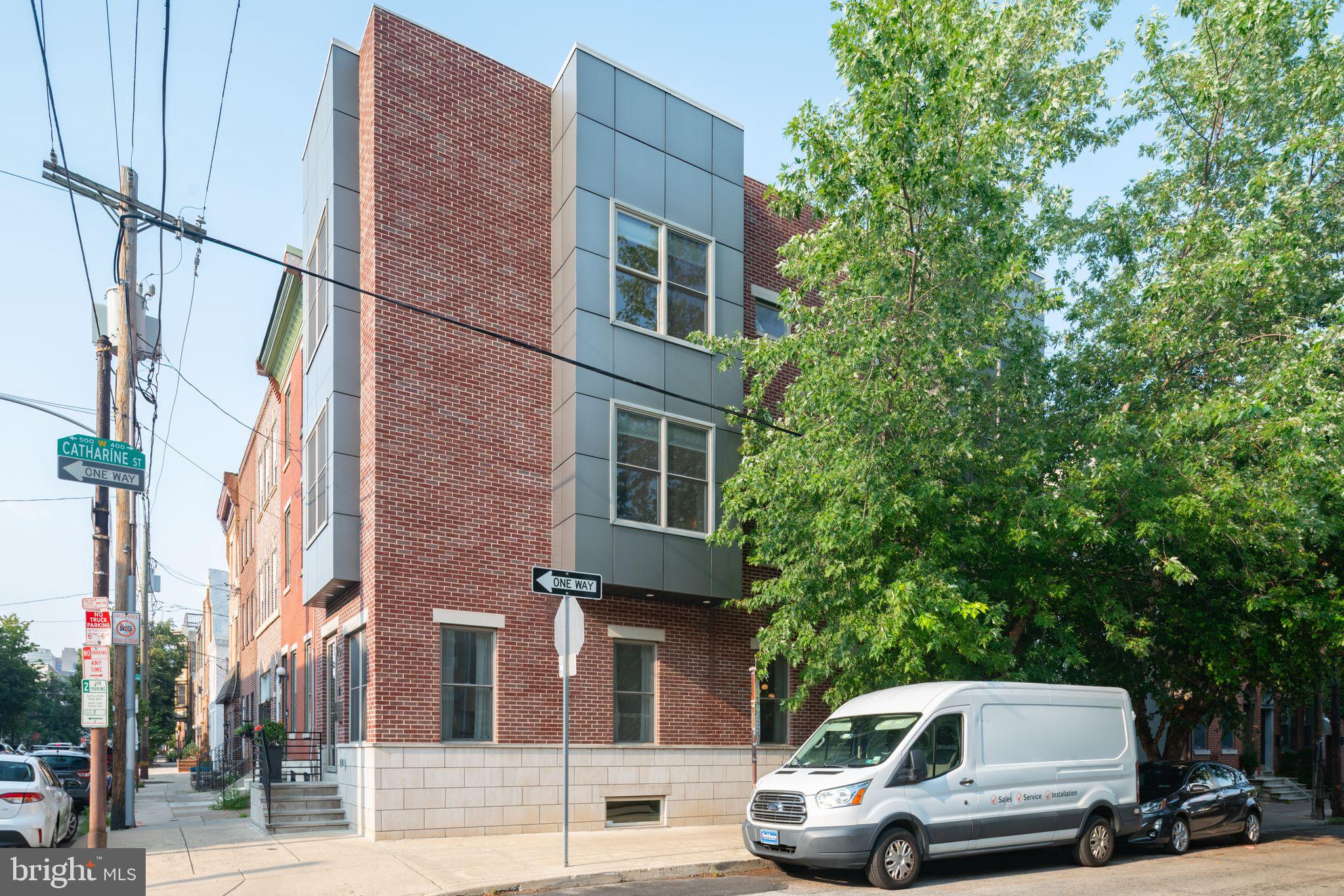 QUEEN VILLAGE - Residential