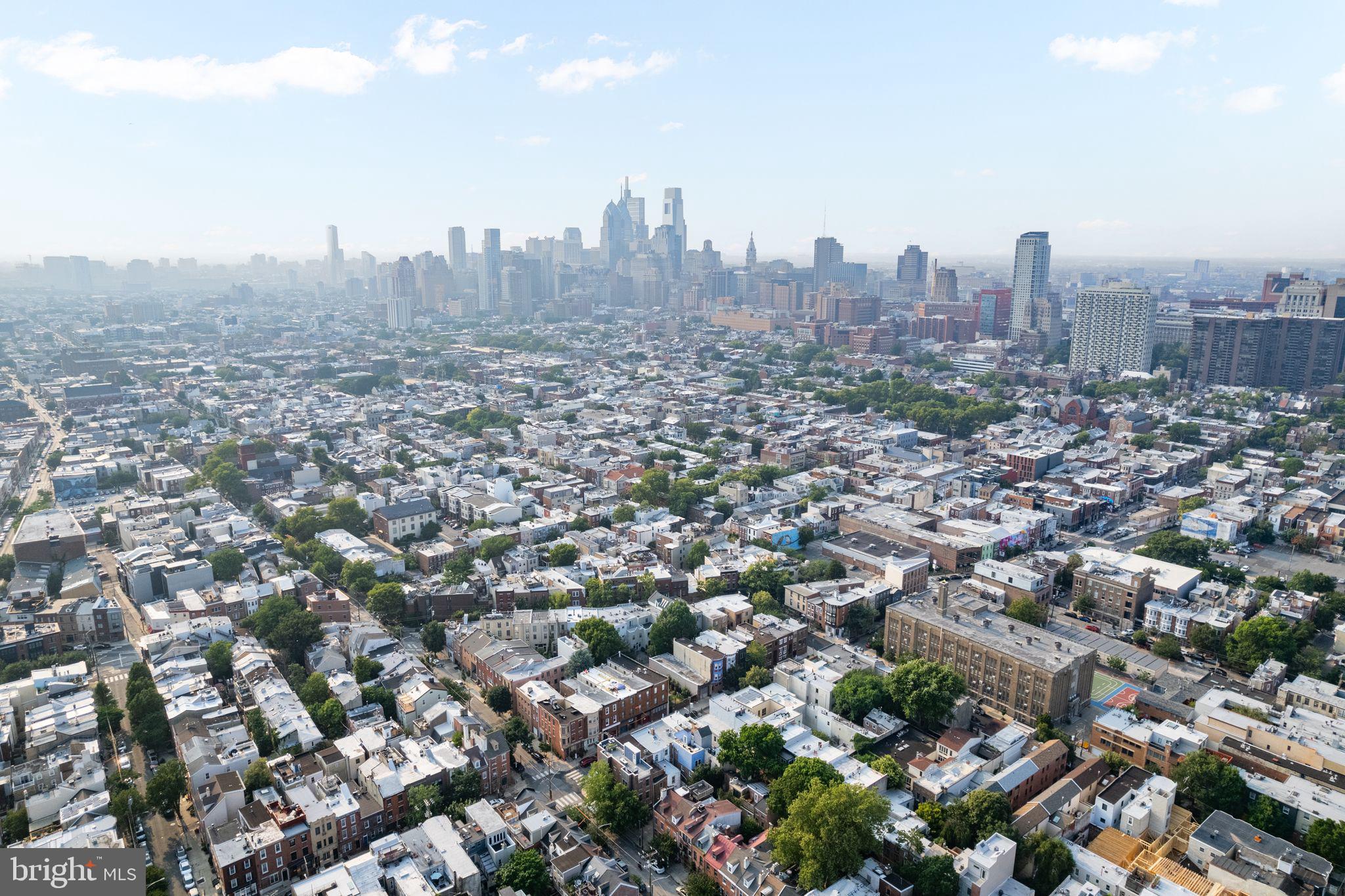 QUEEN VILLAGE - Residential