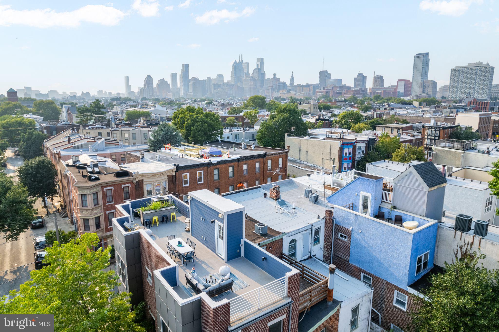 QUEEN VILLAGE - Residential