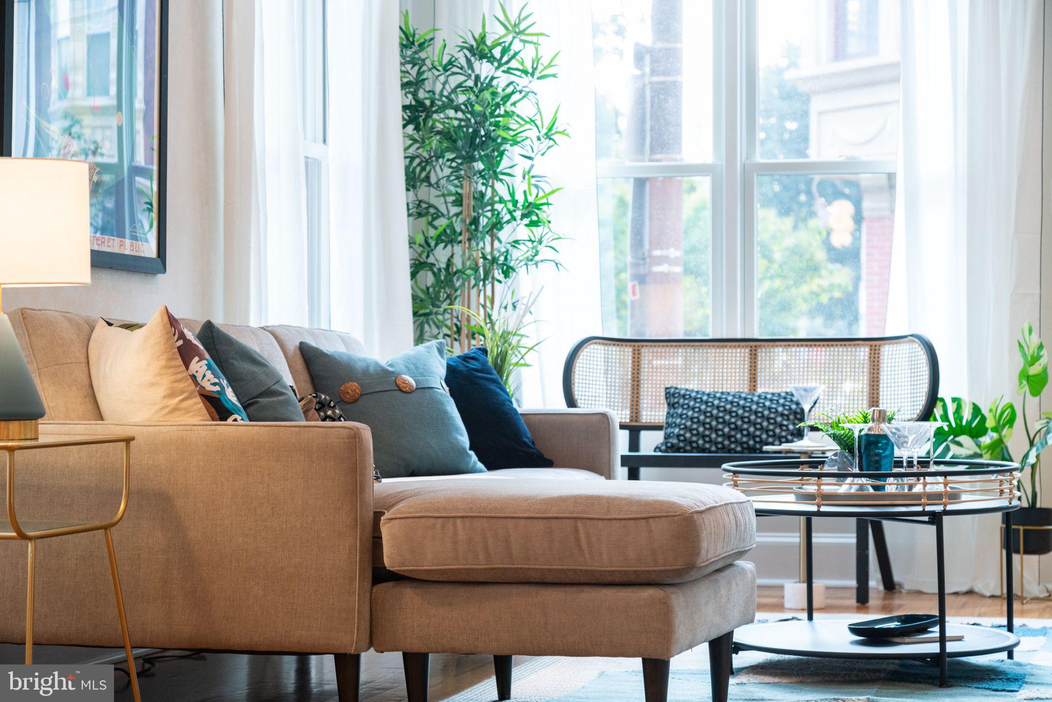 QUEEN VILLAGE - Residential