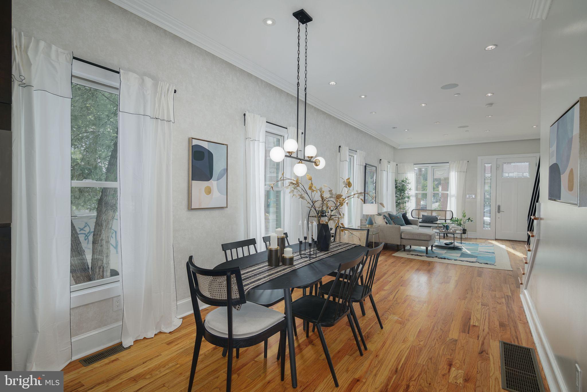 QUEEN VILLAGE - Residential