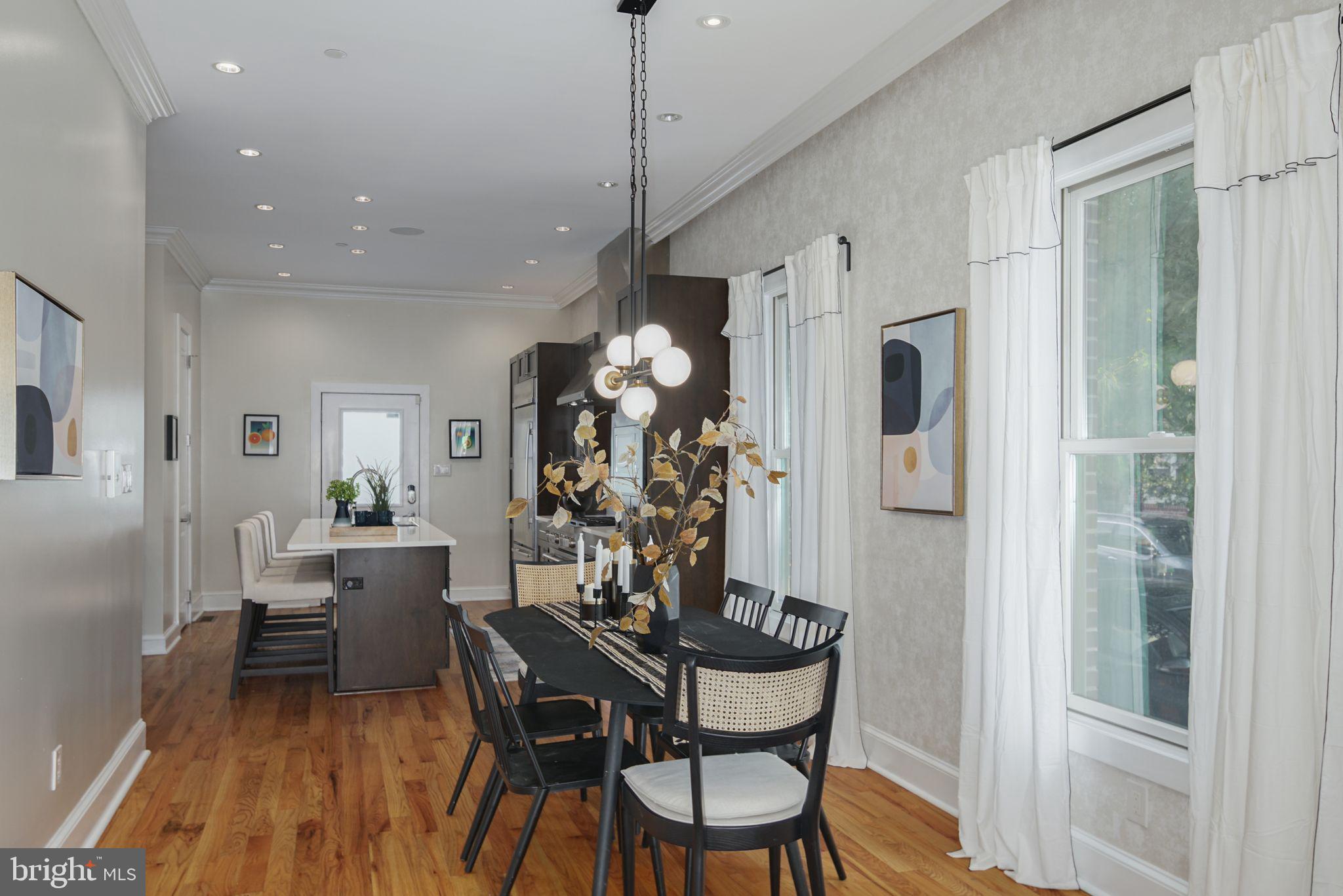 QUEEN VILLAGE - Residential