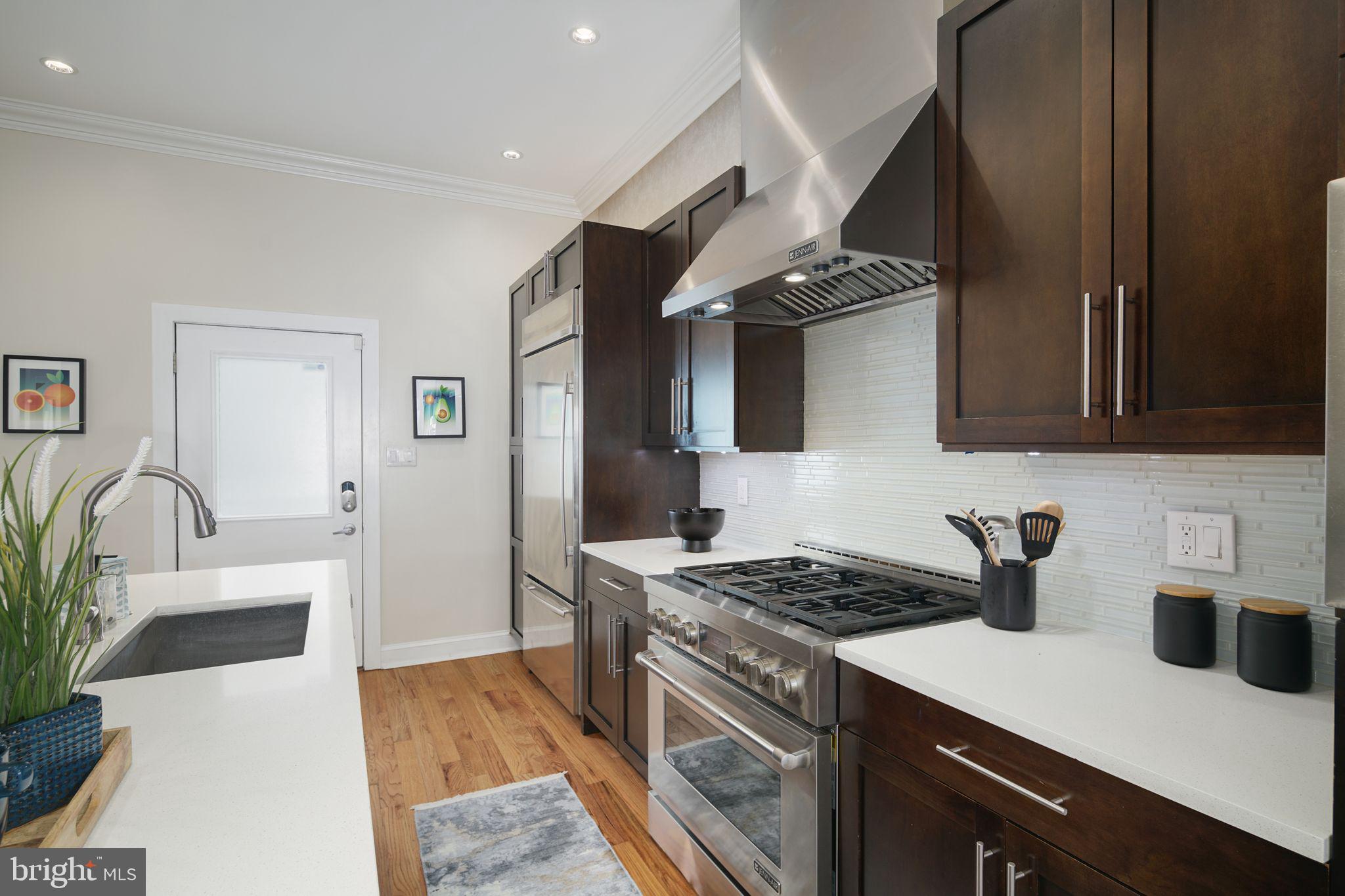 QUEEN VILLAGE - Residential