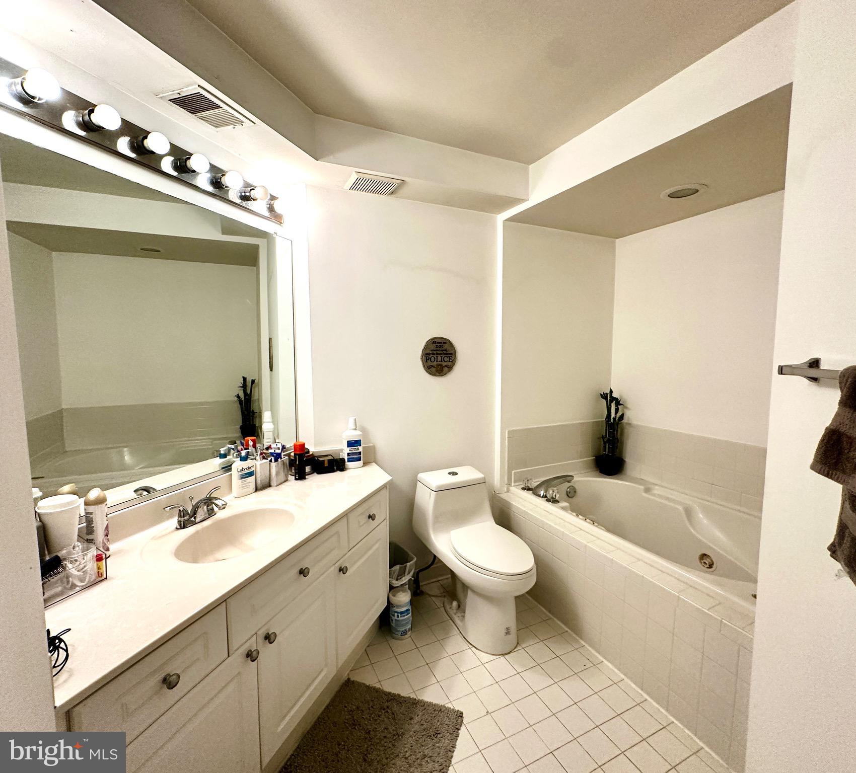 FOUNDERS WALK - Residential Lease