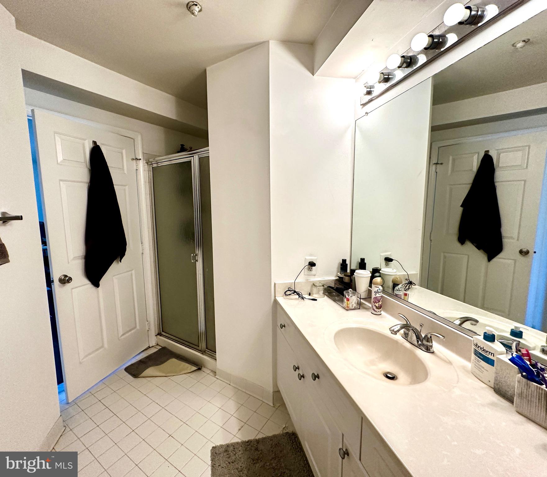 FOUNDERS WALK - Residential Lease