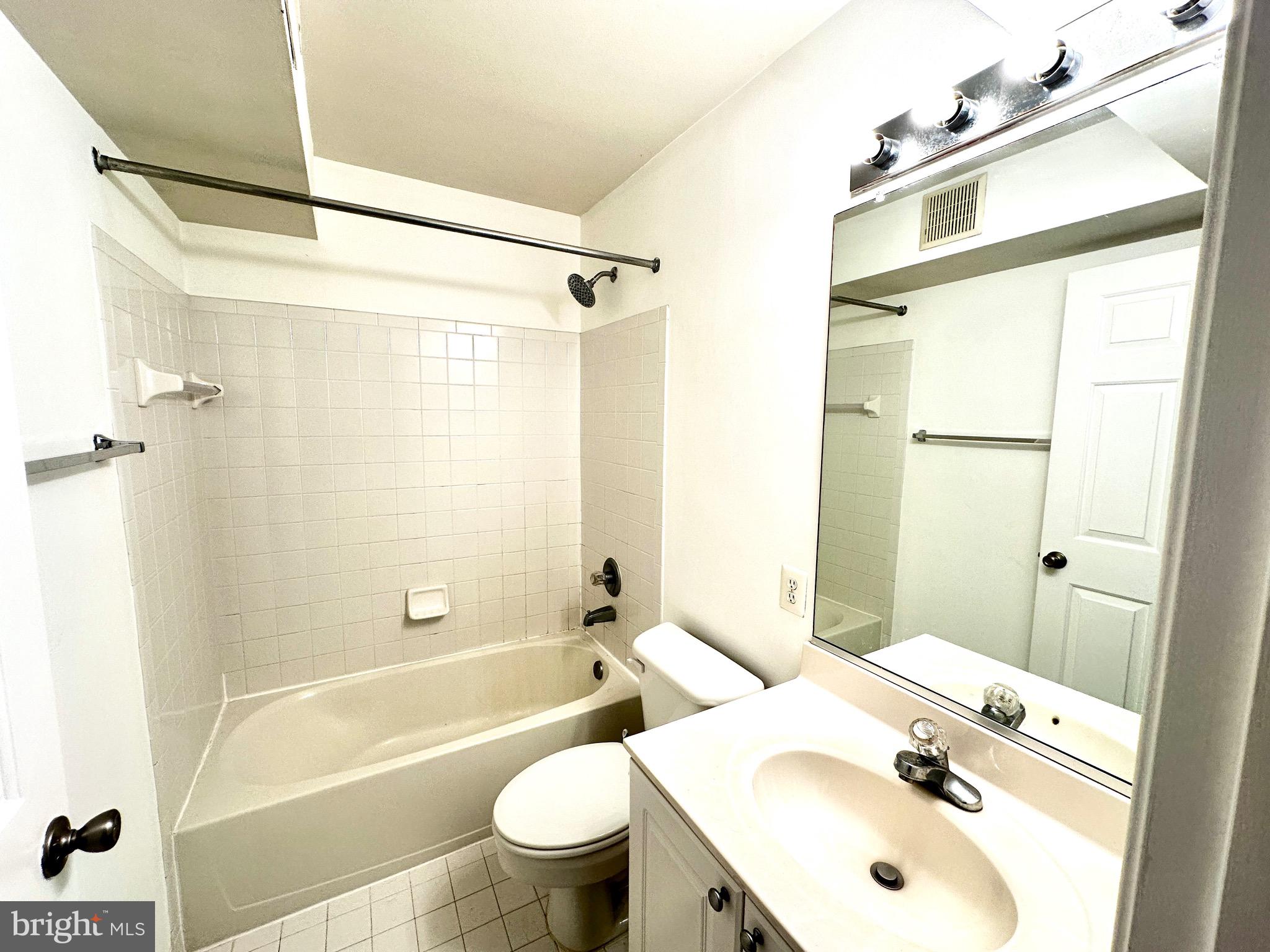 FOUNDERS WALK - Residential Lease