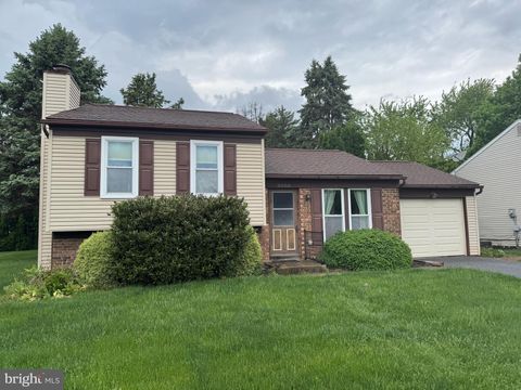 2804 PEBBLEBROOK DRIVE LANCASTER PA 17601