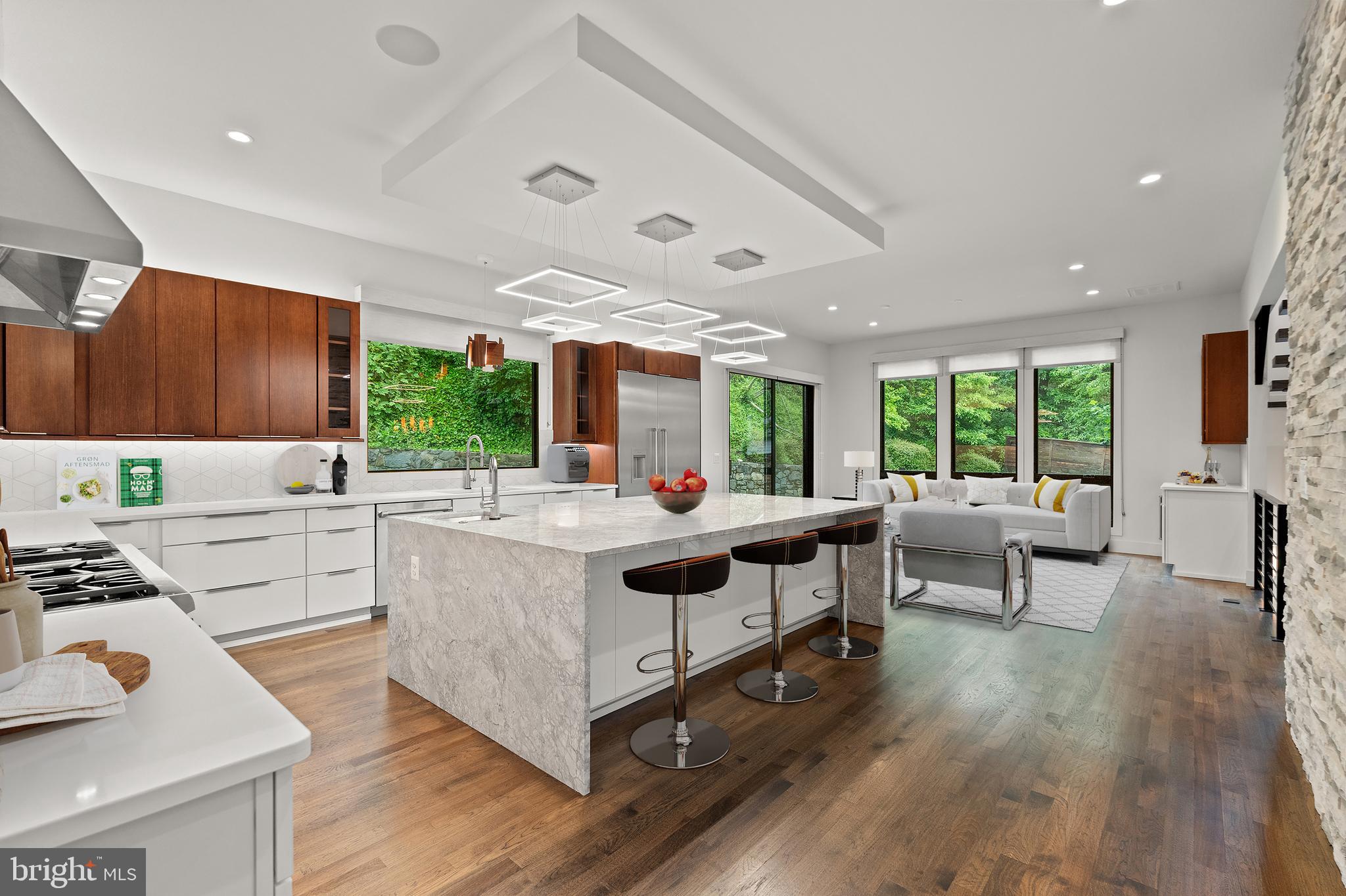 COUNTRY CLUB HILLS - Residential